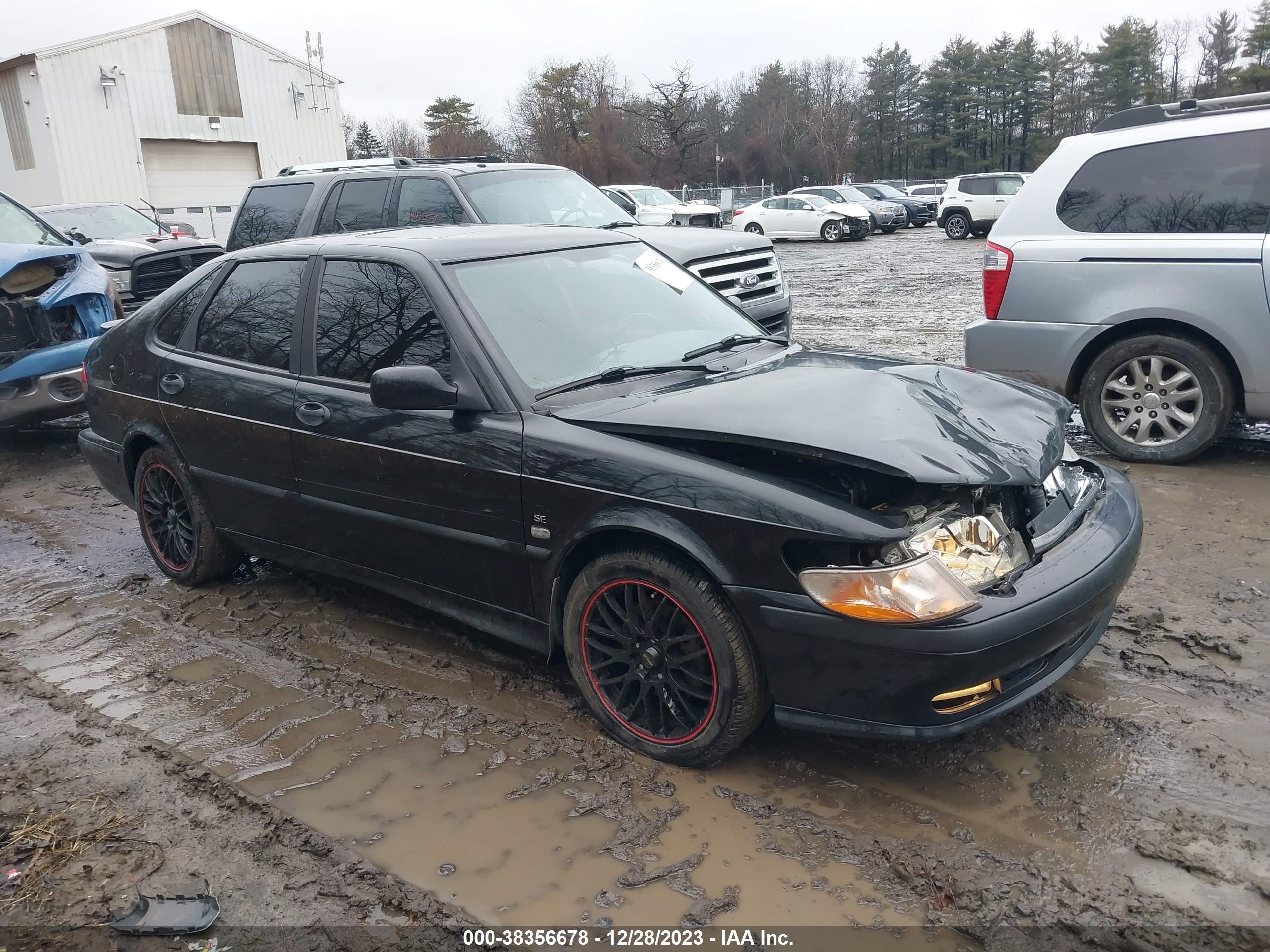2002 Saab 9-3 SE, VIN YS3DF58K322013523 — Перед