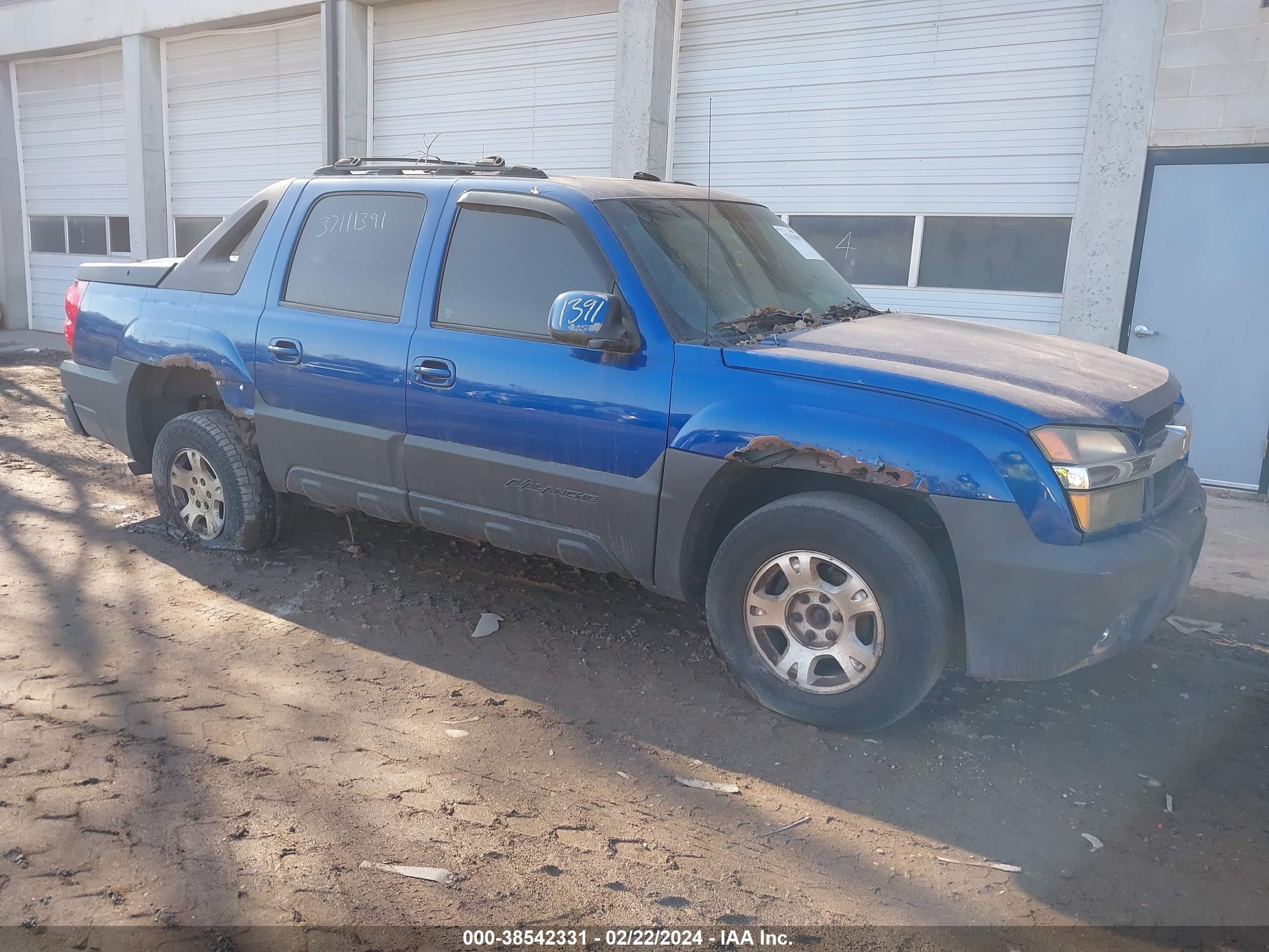 2003 Chevrolet Avalanche, VIN 3GNEK13T83G187815 — Front end