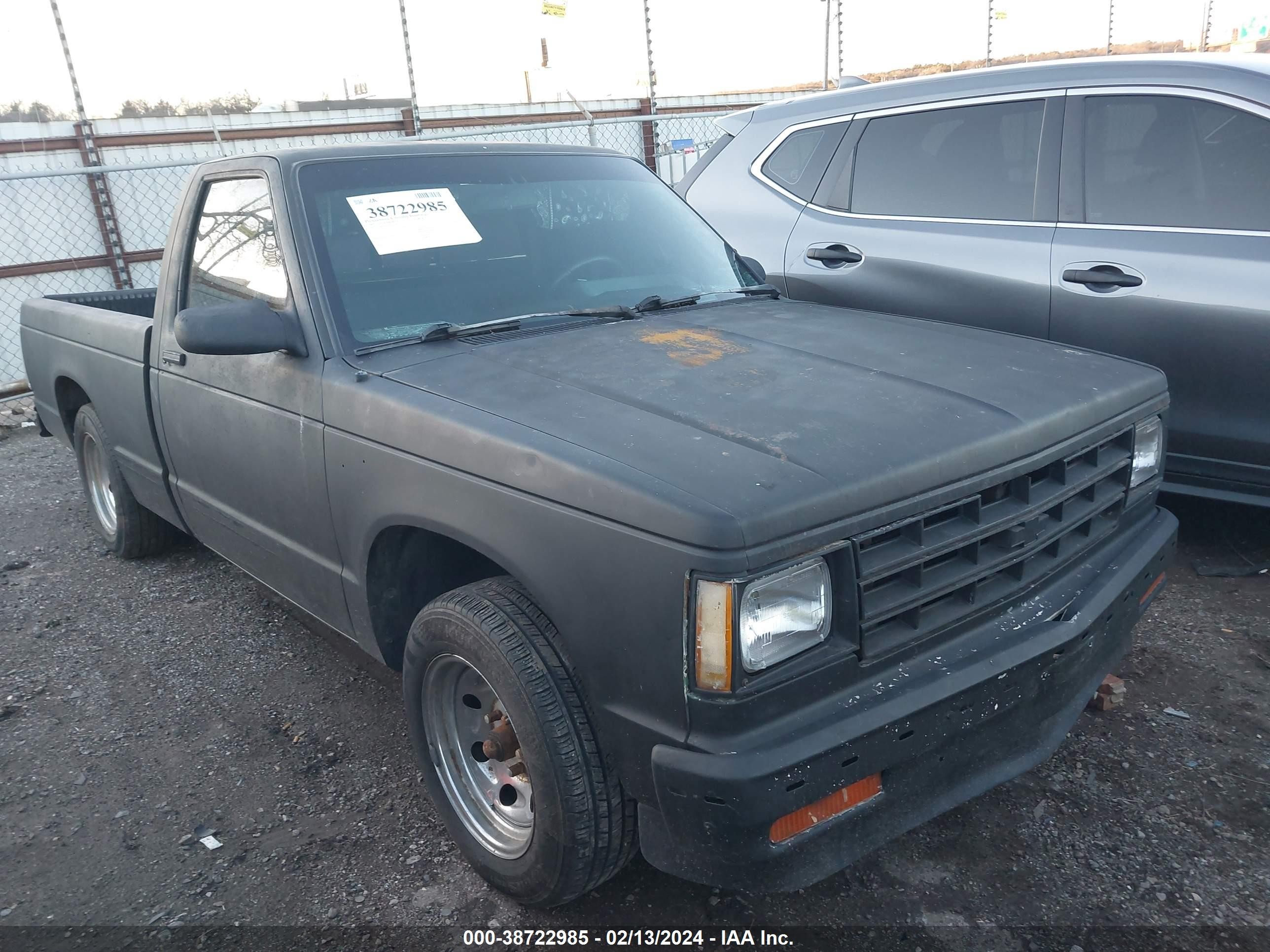 1989 Chevrolet S-10, VIN 1GCBS14E3K2110370 — Engine fire