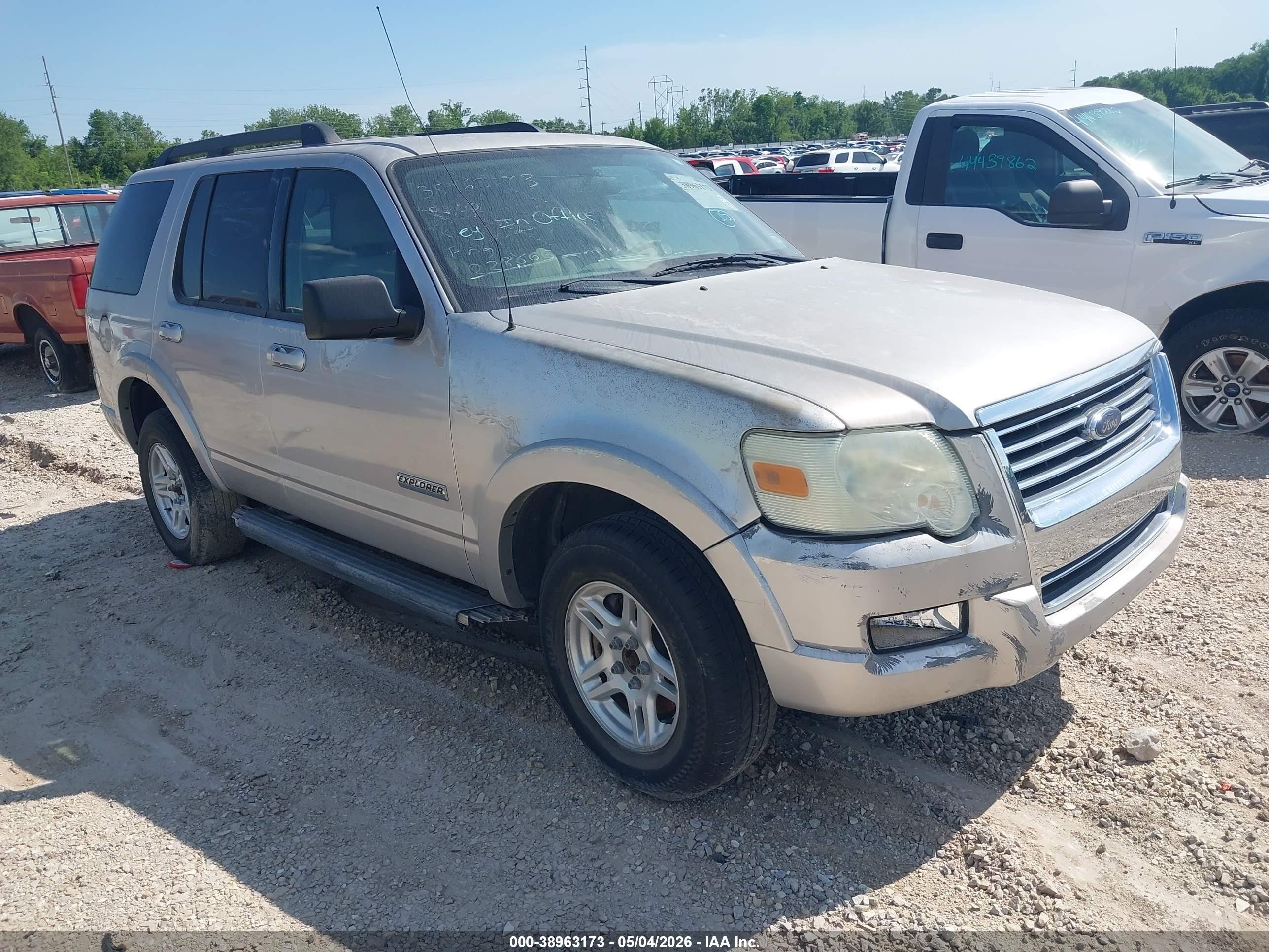 2007 Ford Explorer XLT, VIN 1FMEU73EX7UB77843 — Front end