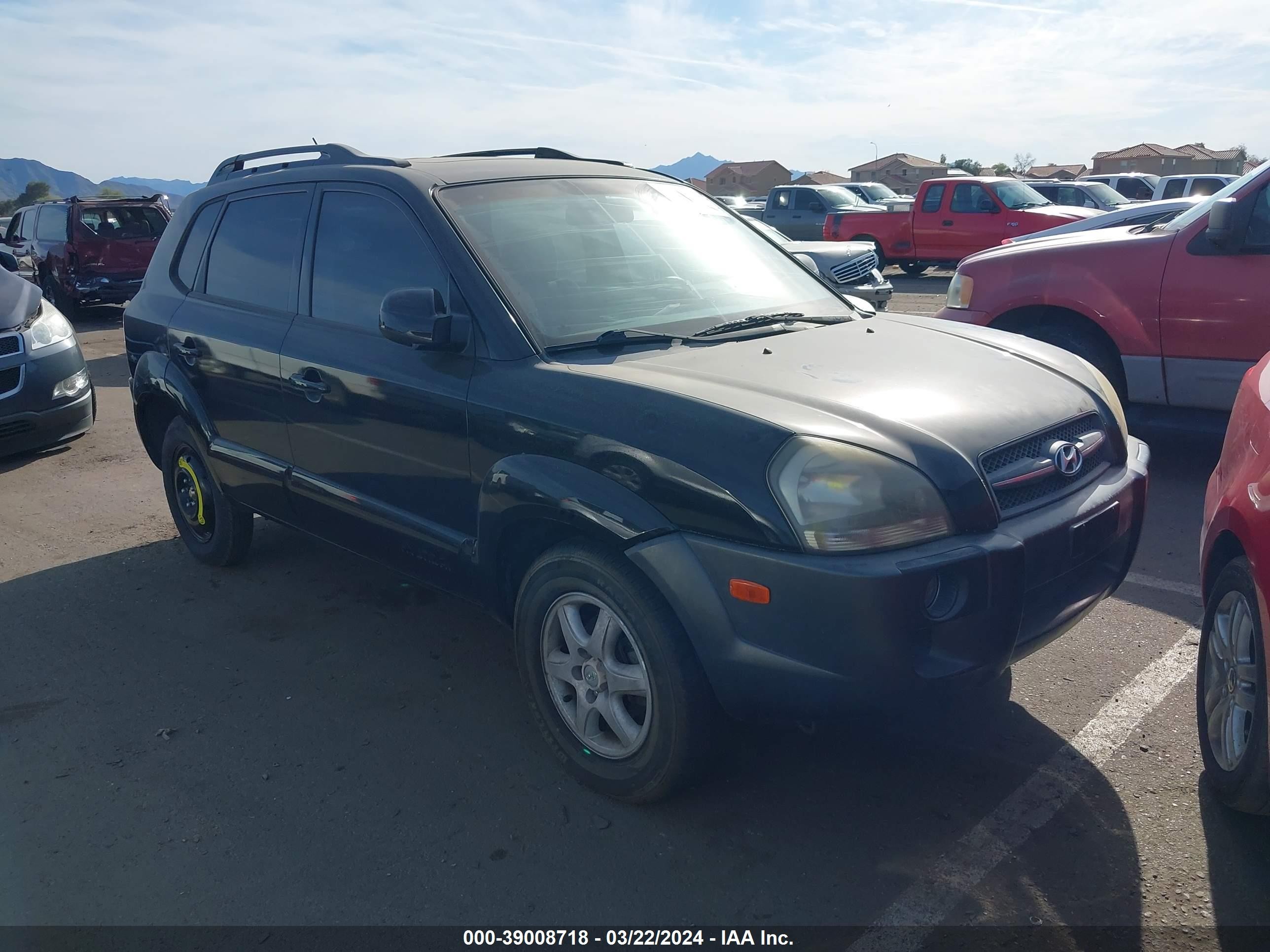 2005 Hyundai Tucson GLS, VIN KM8JN12D75U055911 — Side