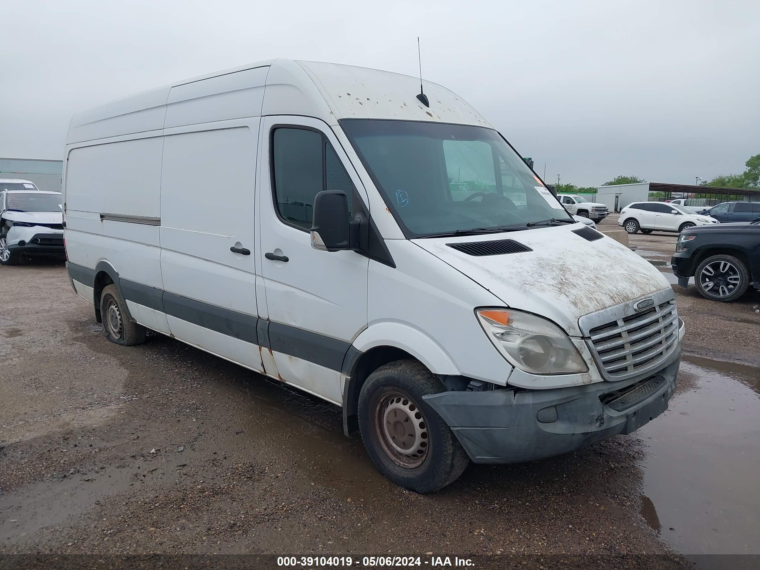 2010 Freightliner Sprinter, VIN WDYPE8CC8A5495965 — Front end