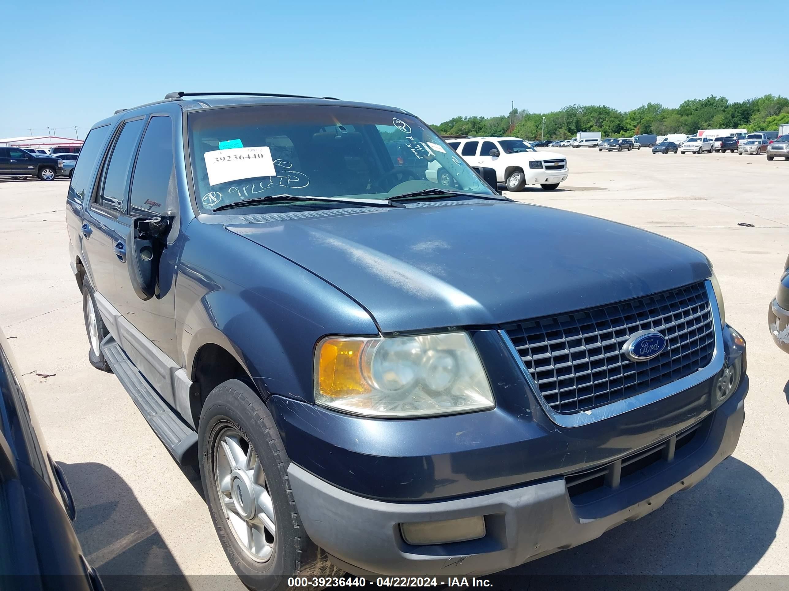 2004 Ford Expedition Special Service, VIN 1FMRU15W04LA45311 — Side