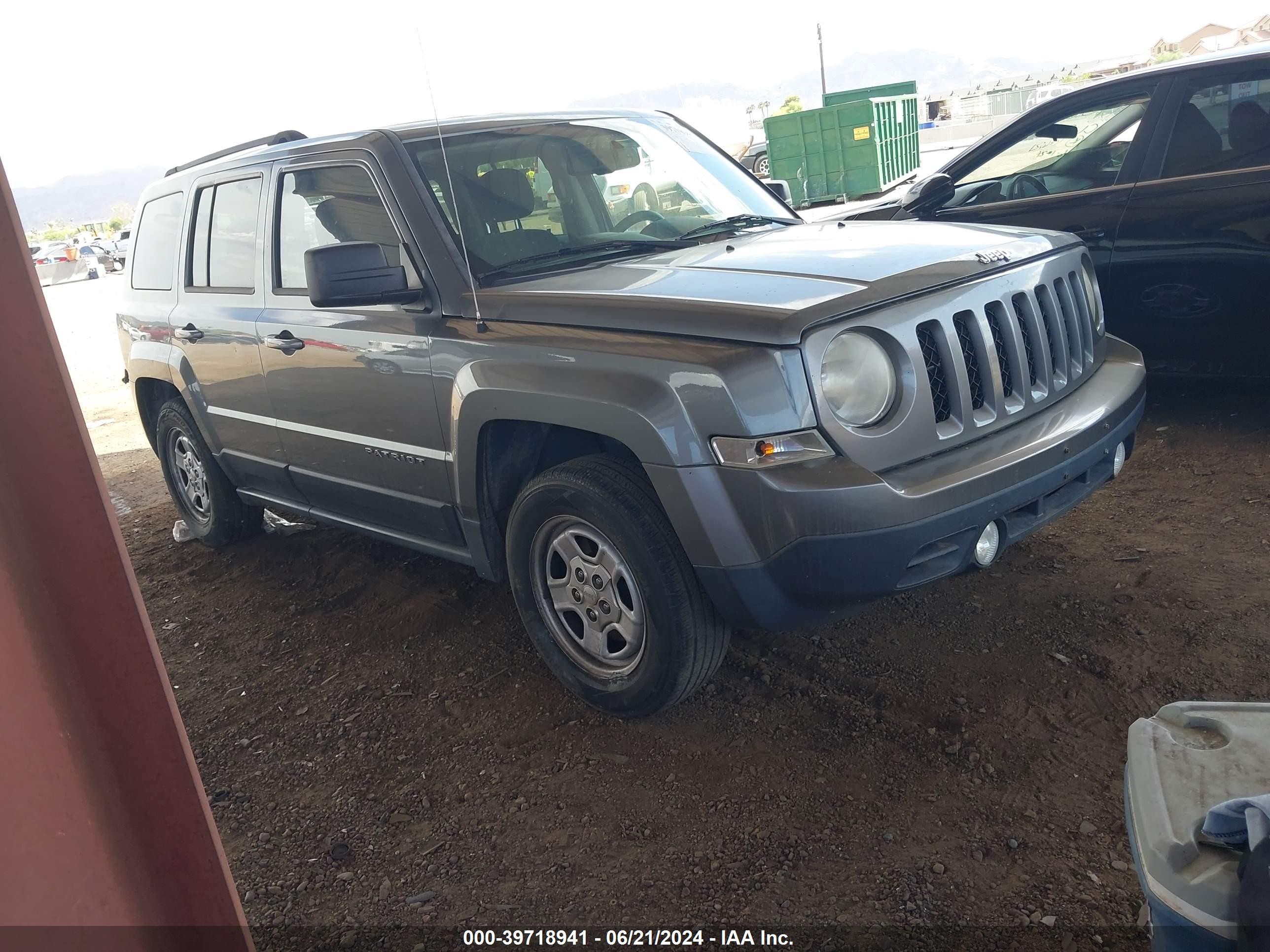 2013 Jeep Patriot Sport, VIN 1C4NJPBA6DD187437 — Rear end