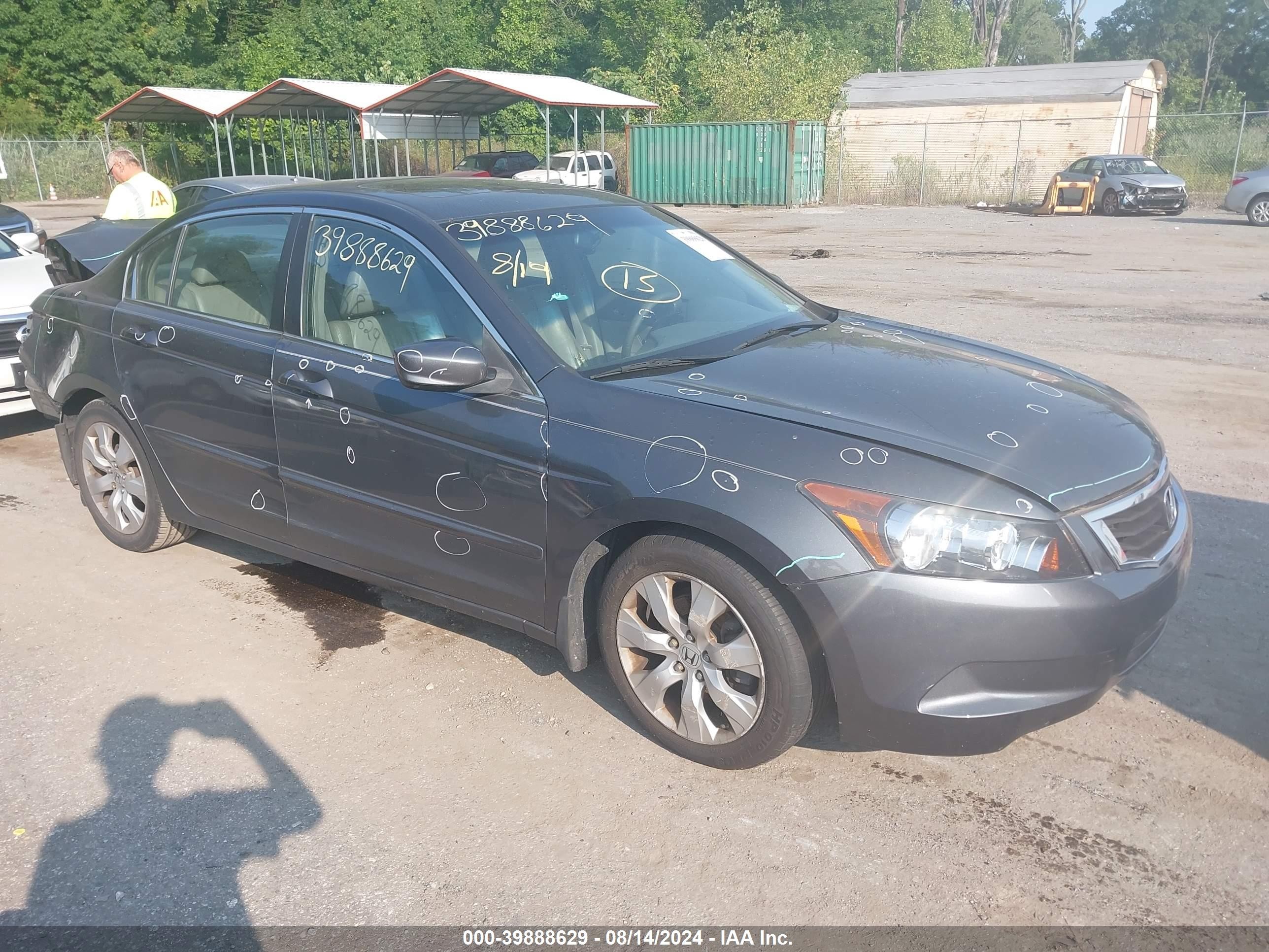 2008 Honda Accord EX-L, VIN 1HGCP26878A060592 — Зад
