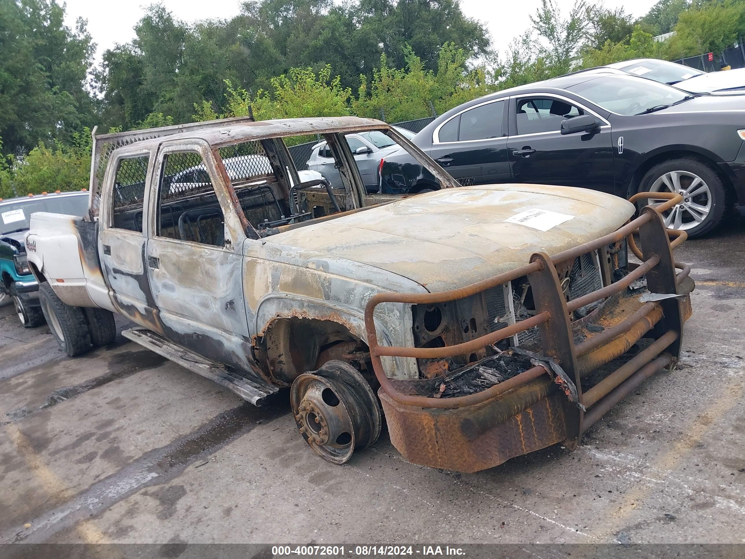 2000 Chevrolet Silverado 3500, VIN 1GCHK33J9YF402966 — Burn