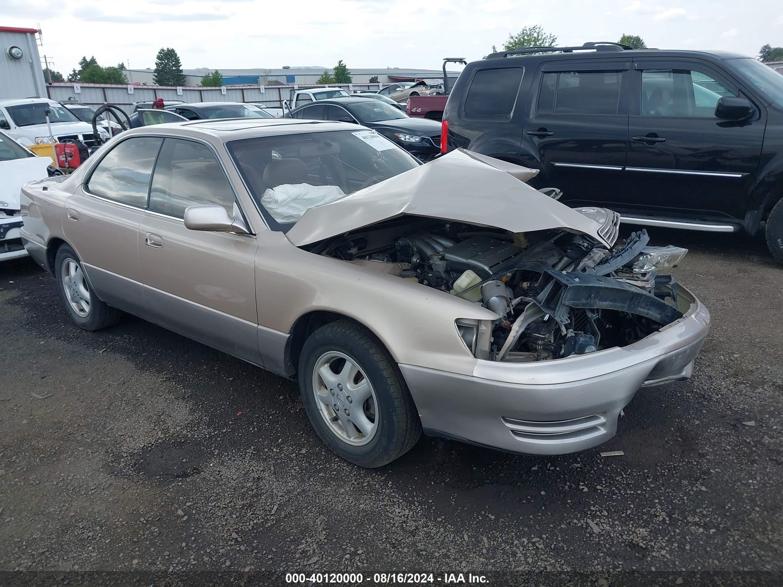 1994 Lexus ES 300, VIN JT8GK13T8R0055859 — Front end