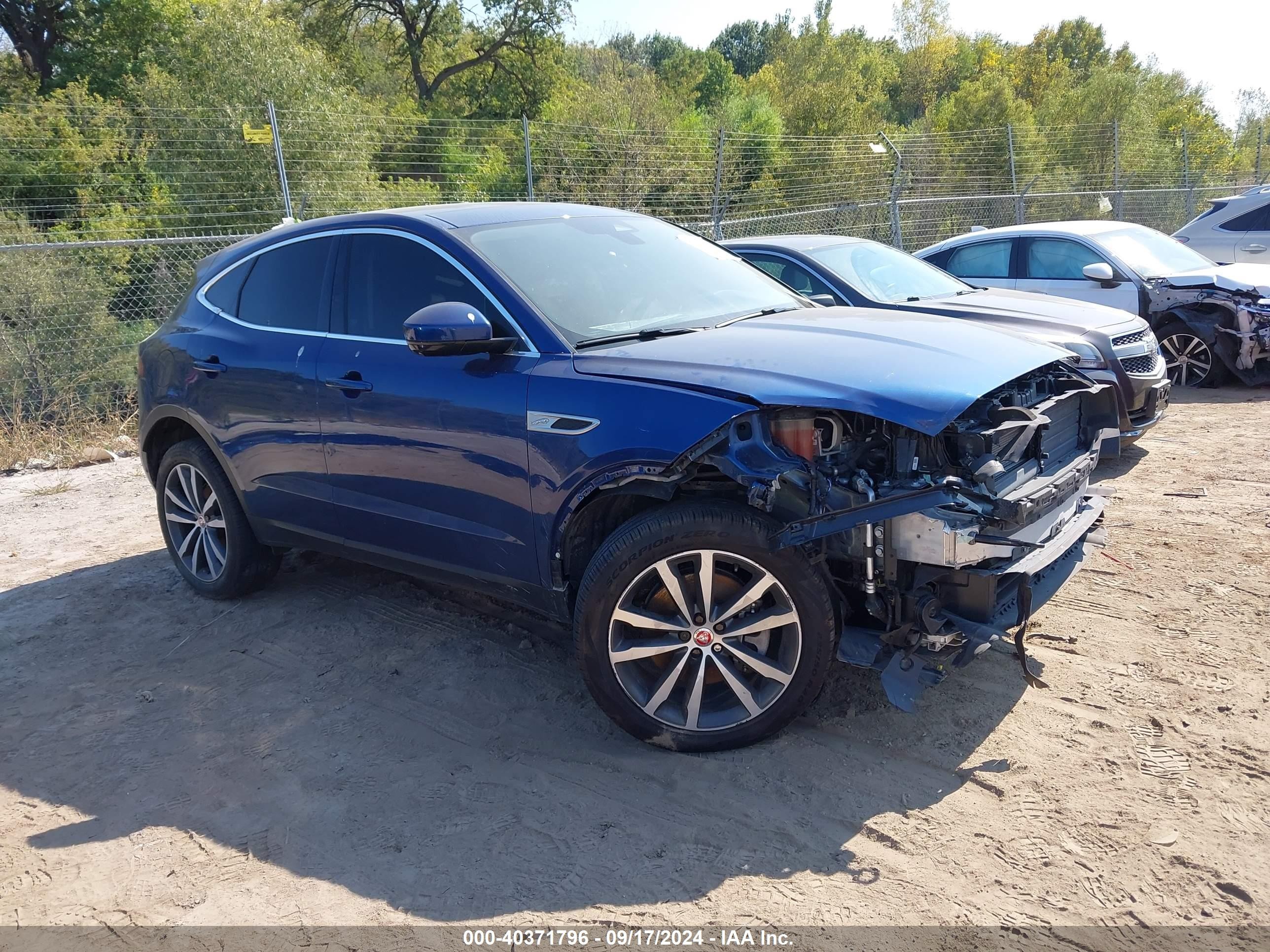 2022 Jaguar E-Pace SE, VIN SADFP2FX2N1030435 — Перед