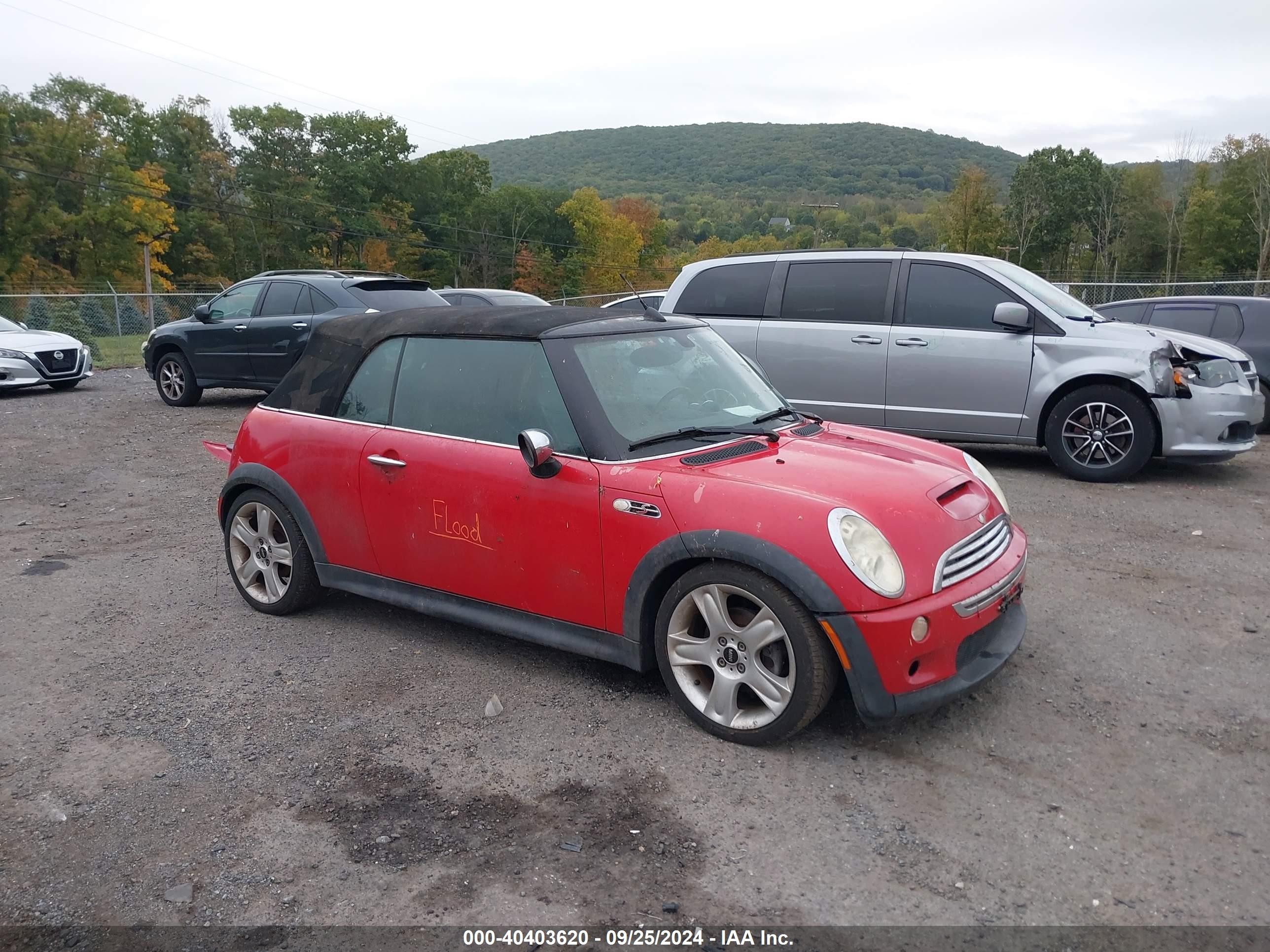 2007 MINI Convertible S, VIN WMWRH33527TL94583 — Auction photo