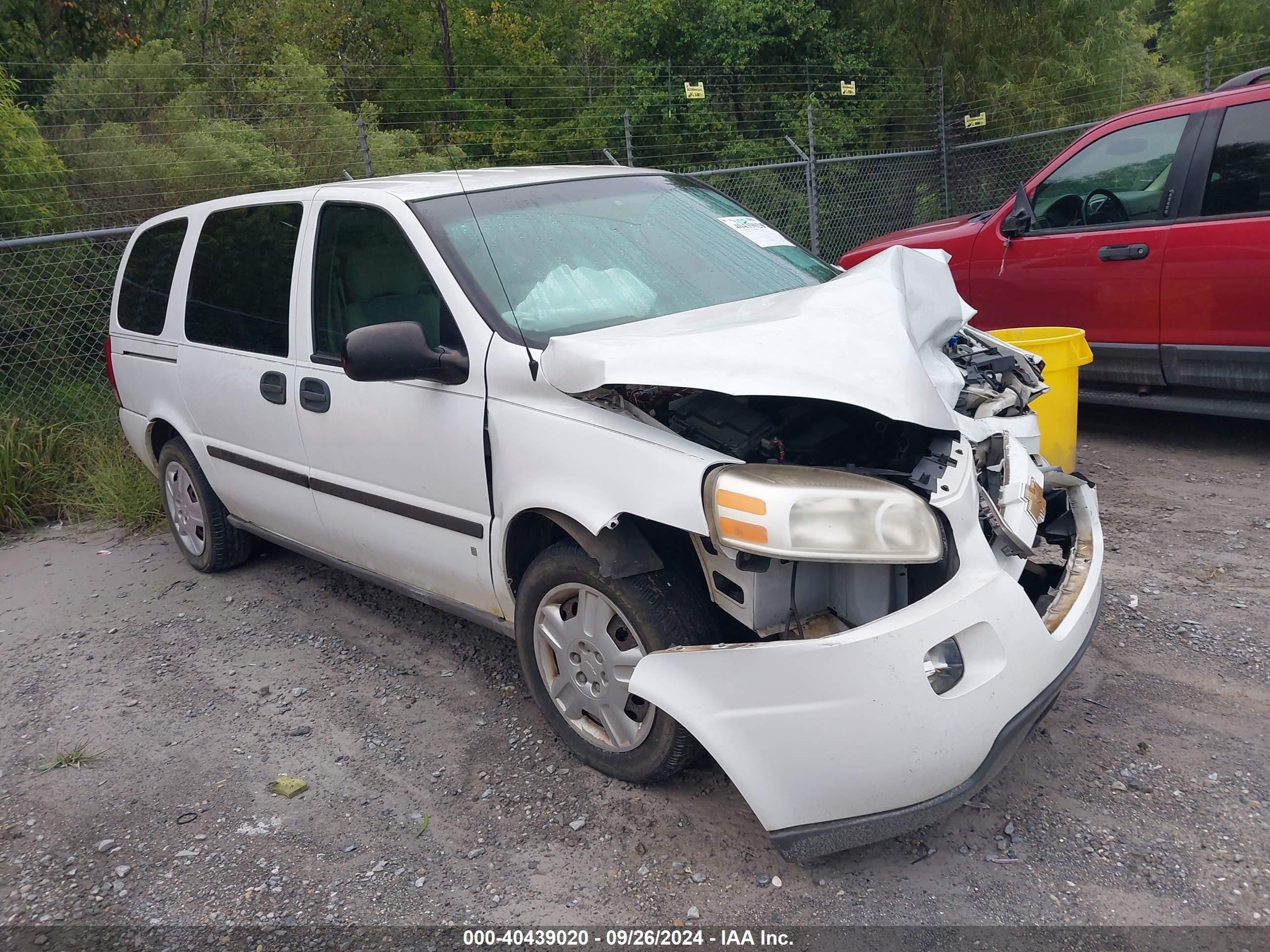2007 Chevrolet Uplander LS Fleet, VIN 1GNDV23177D122710 — Front end