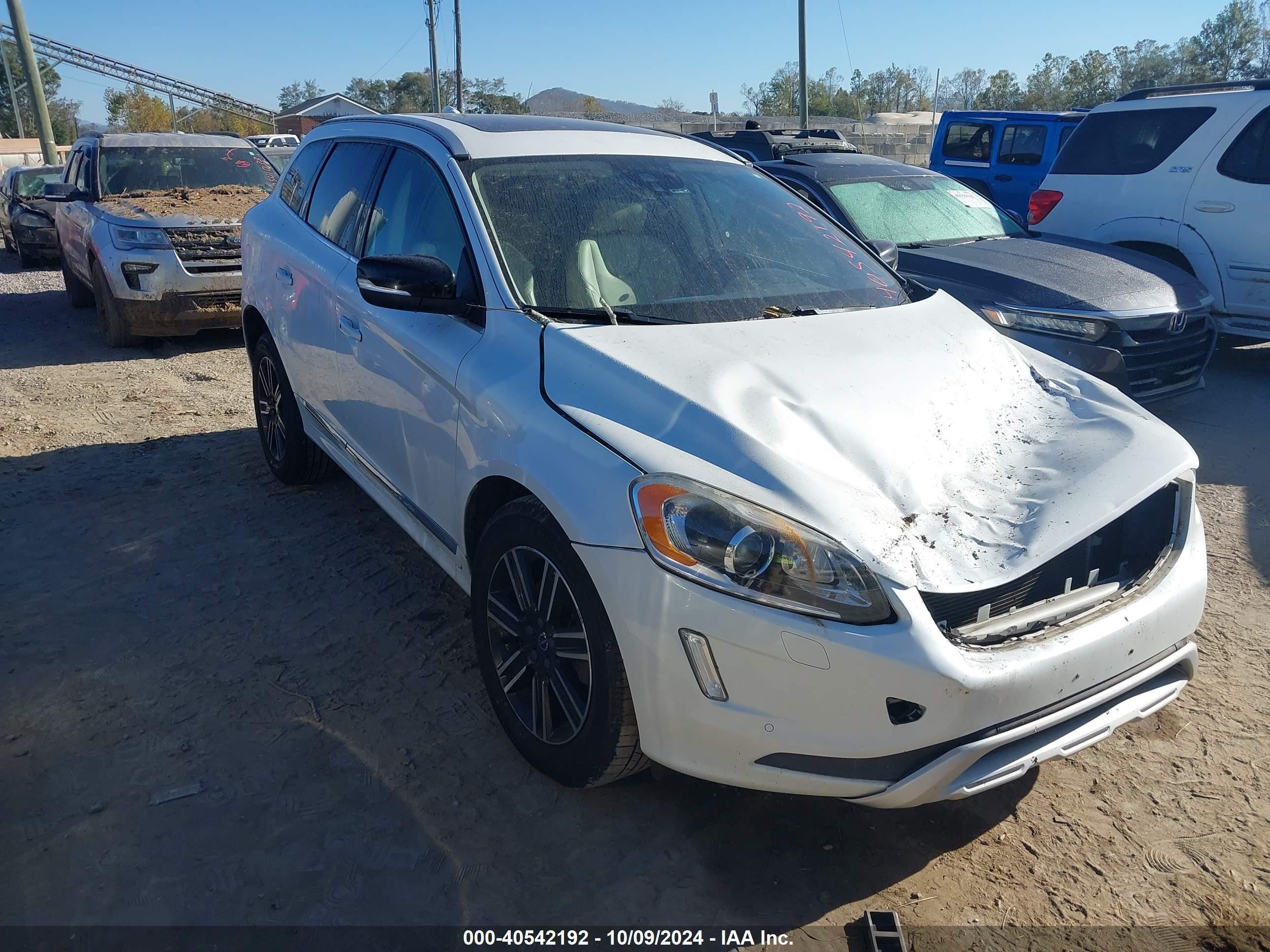 2017 Volvo XC60 Dynamic, VIN YV440MDR6H2159555 — Storm