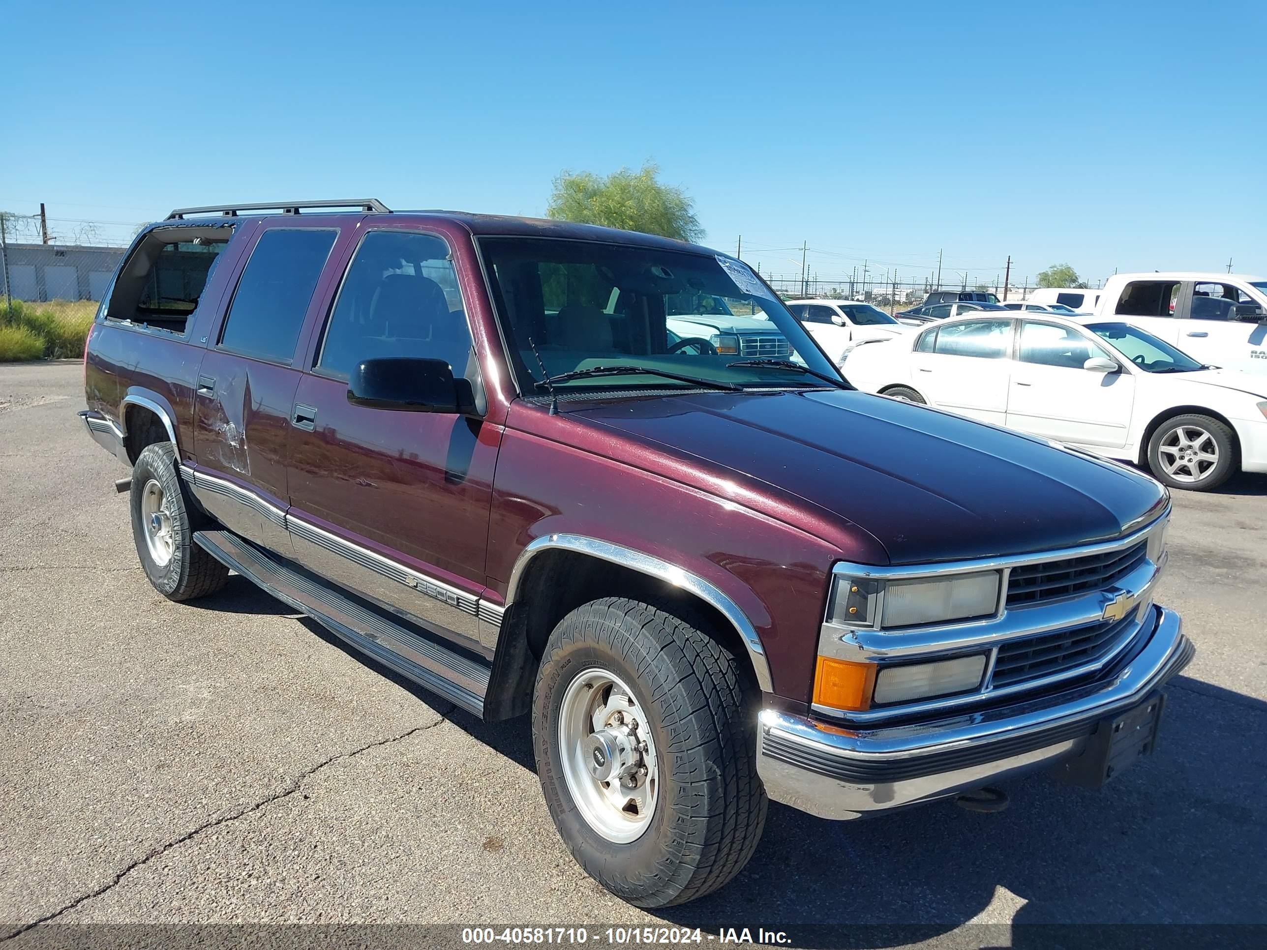 1997 Chevrolet Suburban, VIN 1GNGC26R0VJ369814 — Side