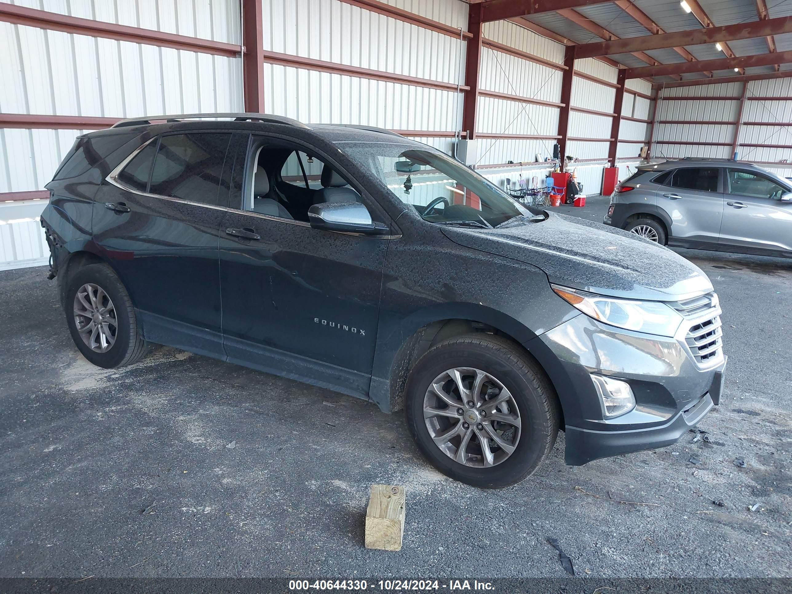 2018 Chevrolet Equinox LT, VIN 2GNAXSEV7J6263151 — Rear end