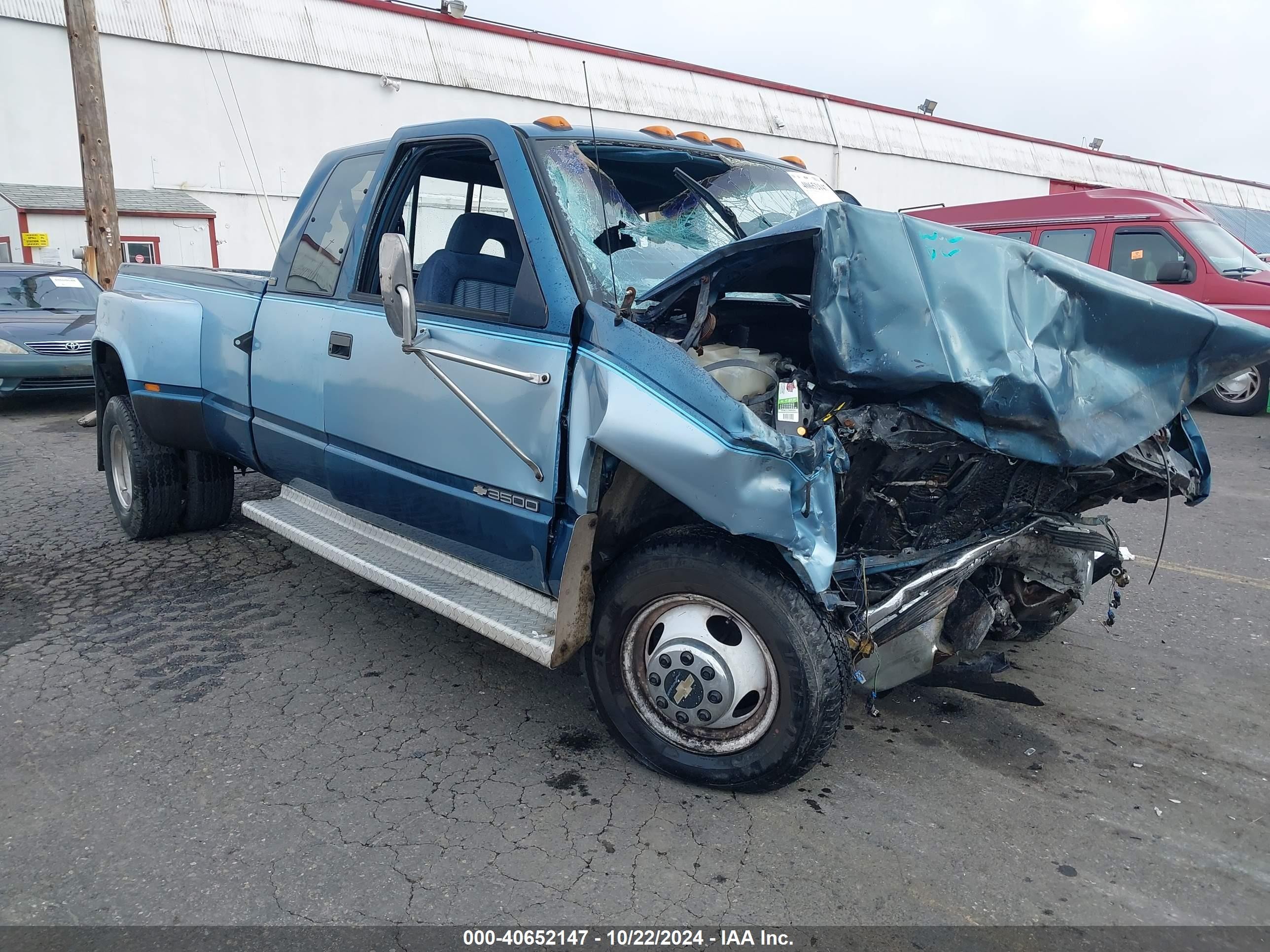 1992 Chevrolet Silverado 3500, VIN 2GCHC39N0N1235505 — Перед