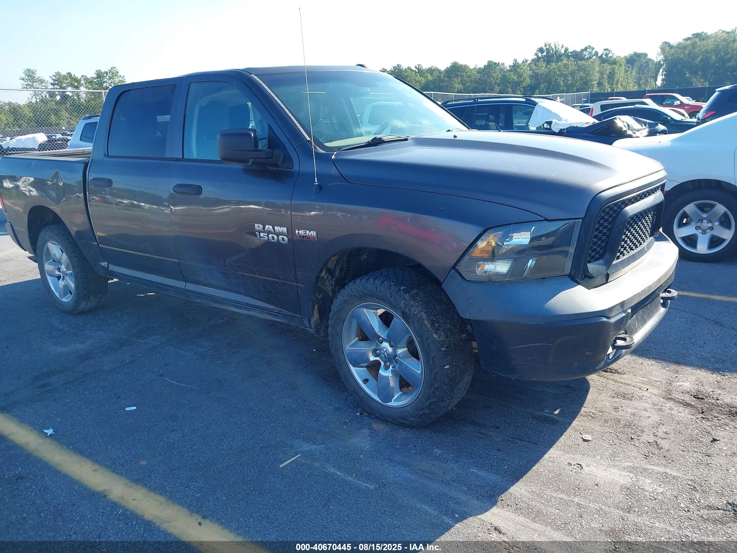 2017 Ram 1500 Express, VIN 3C6RR7KT4HG722826 — Стихия