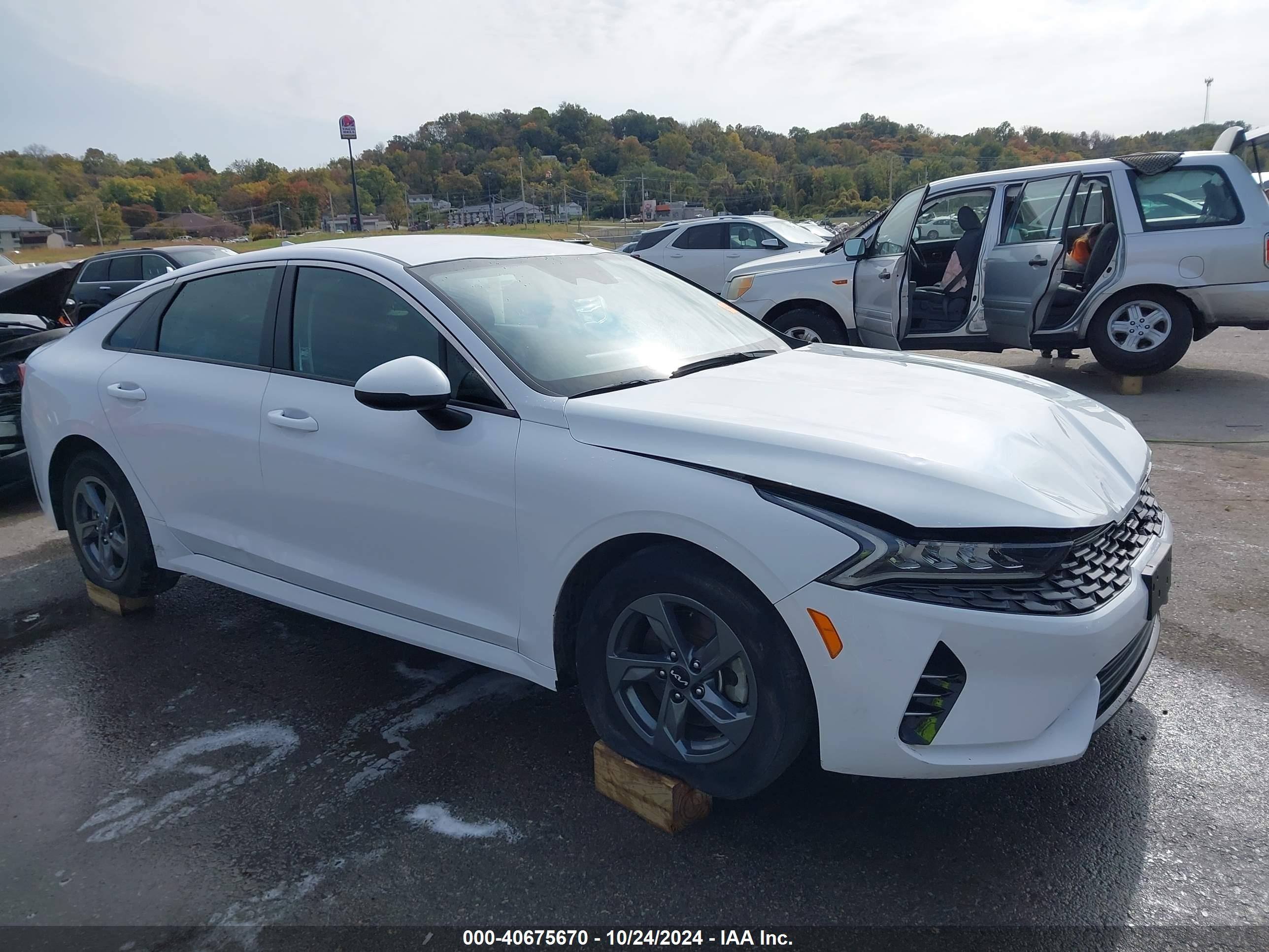 2022 Kia K5 LX, VIN 5XXG24J24NG102715 — Front end