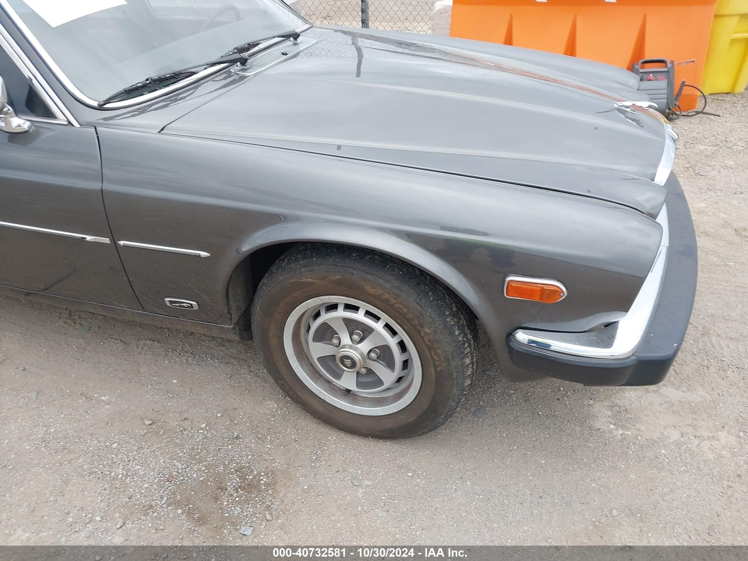 1987 Jaguar XJ, VIN SAJAV1340HC466467 — Normal wear