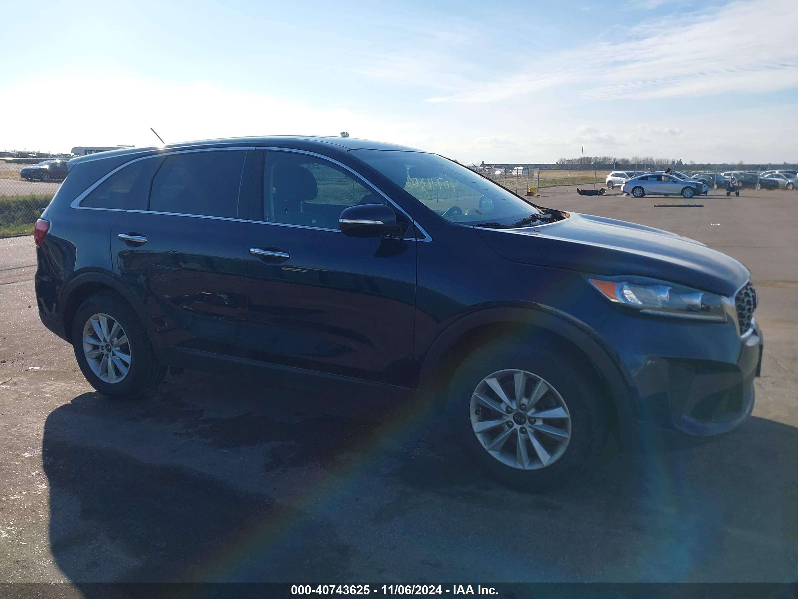 2019 Kia Sorento LX, VIN 5XYPG4A35KG505359 — Front end