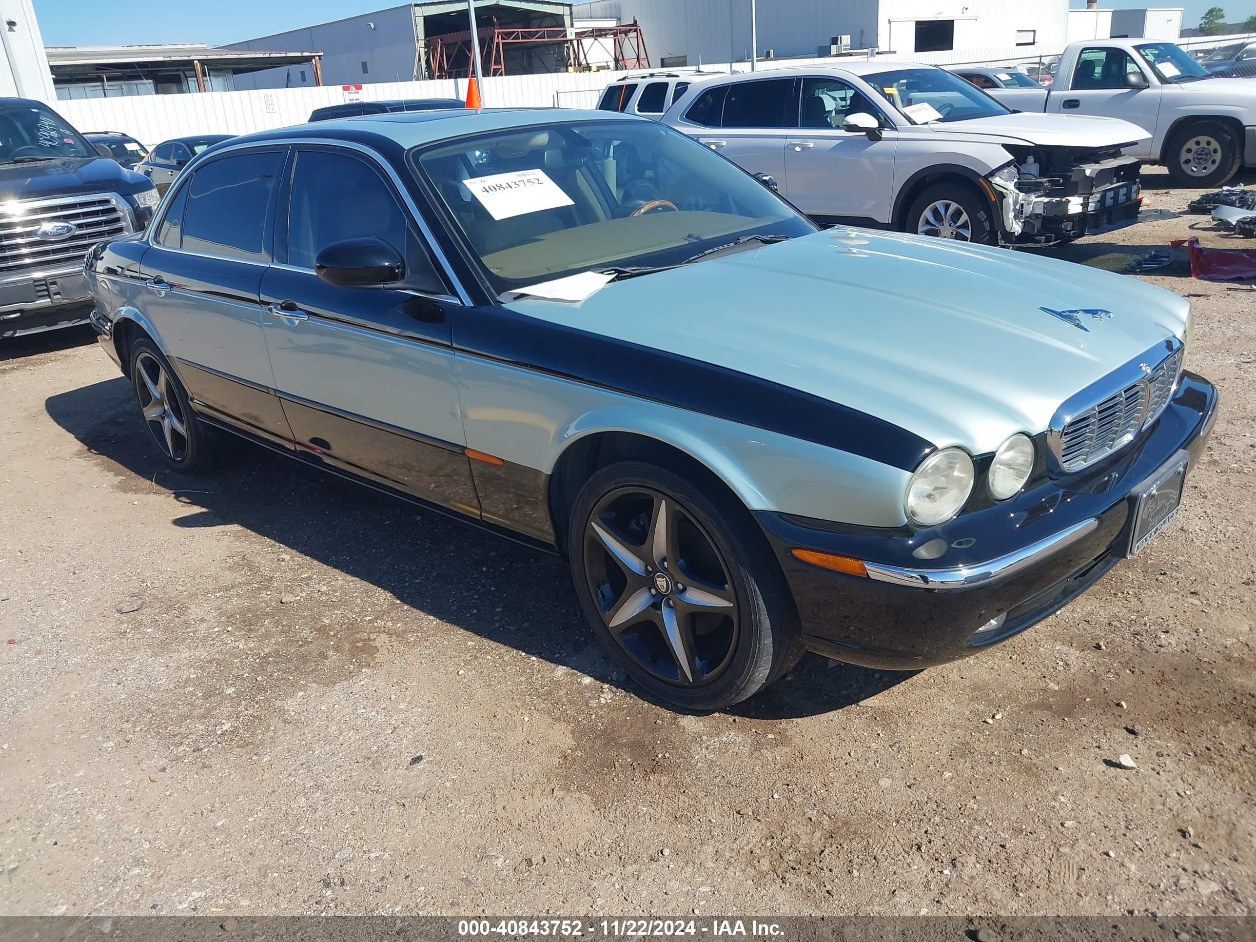 2005 Jaguar XJ 8 LWB, VIN SAJWA79C85SG43791 — Фото с аукциона 1 of 18