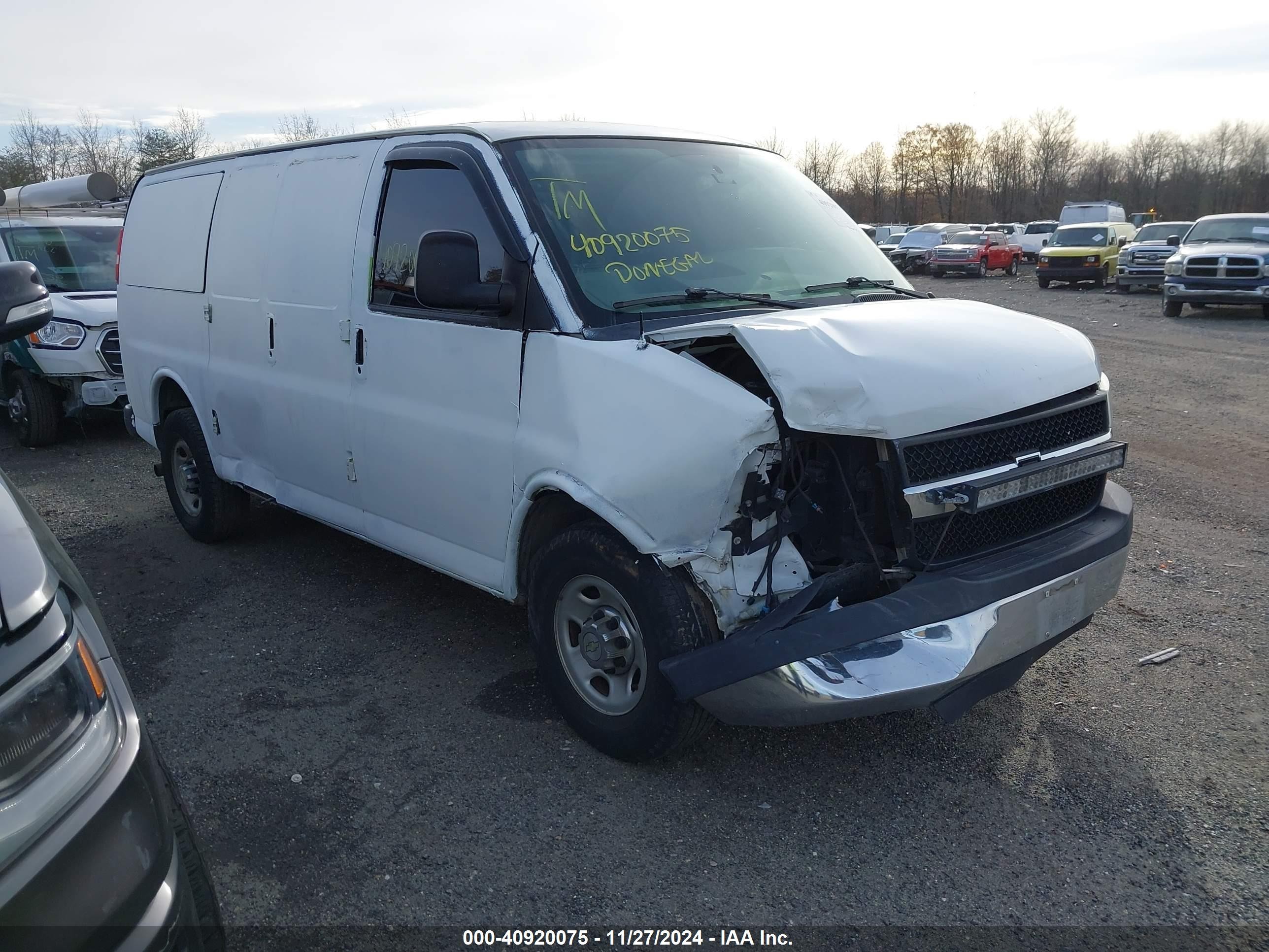 2016 Chevrolet Express 3500, VIN 1GCZGGFFXG1180969 — Front end