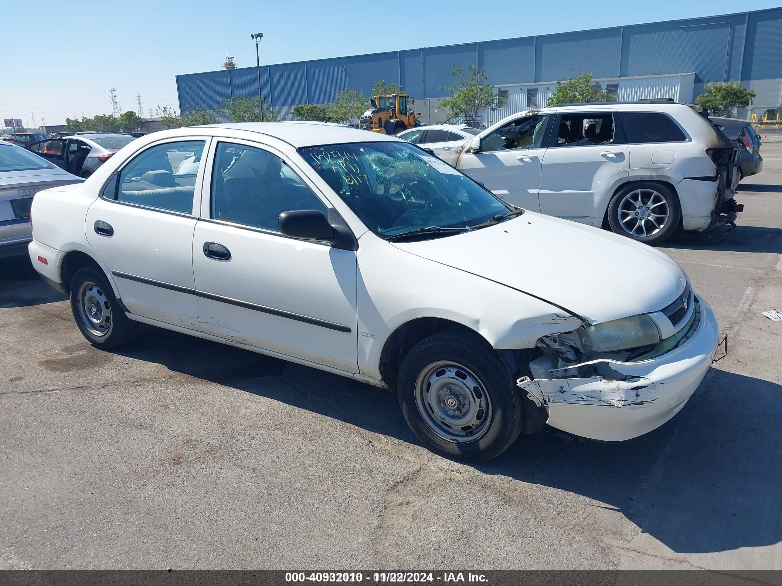 1997 Mazda Protege DX, VIN JM1BC1415V0101406 — Перед