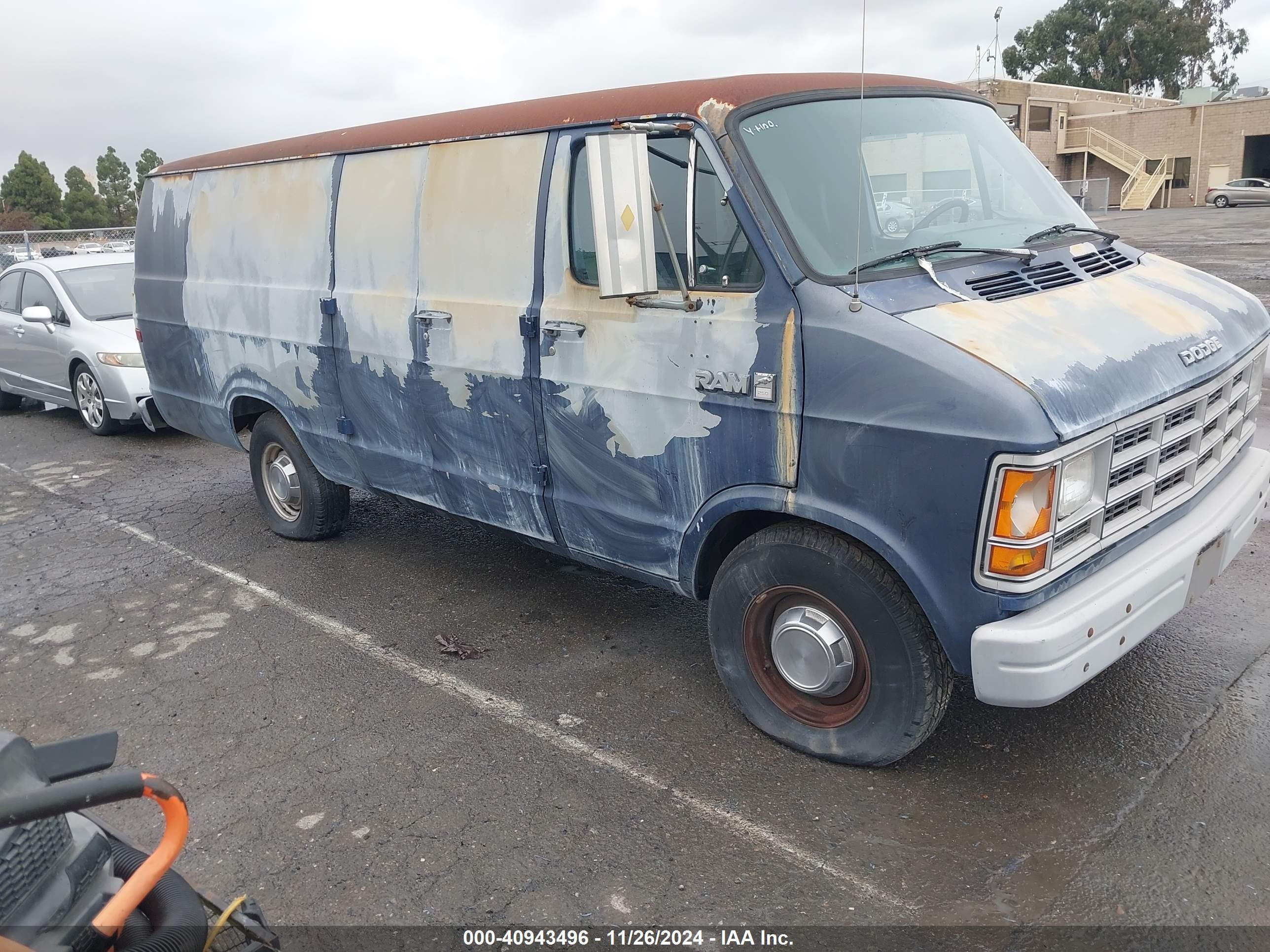 1990 Dodge RAM, VIN 2B7HB21Z4LK752776 — Front end