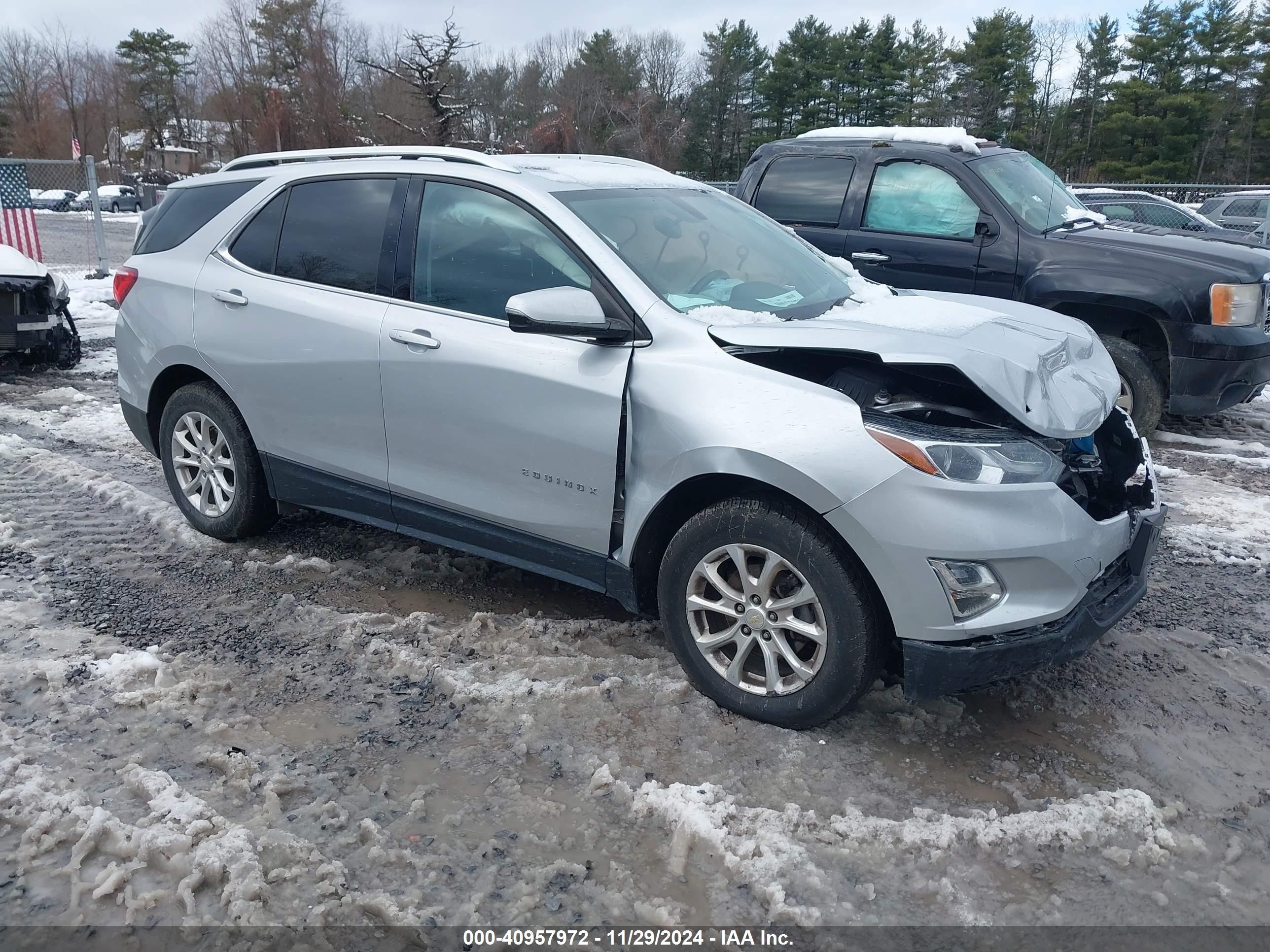 2018 Chevrolet Equinox LT, VIN 2GNAXSEV9J6308381 — Front end
