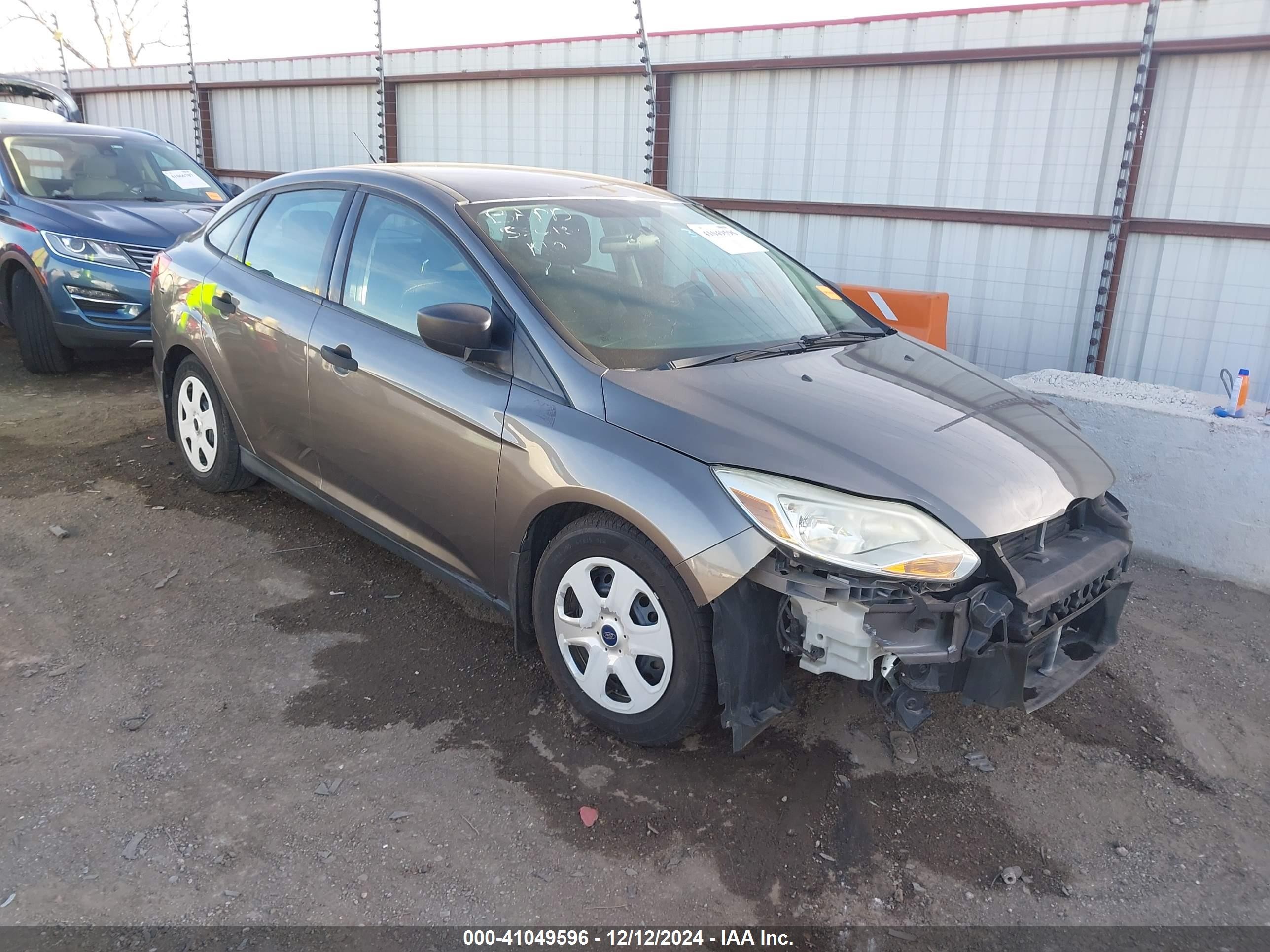 2014 Ford Focus S, VIN 1FADP3E26EL270273 — Auction photo