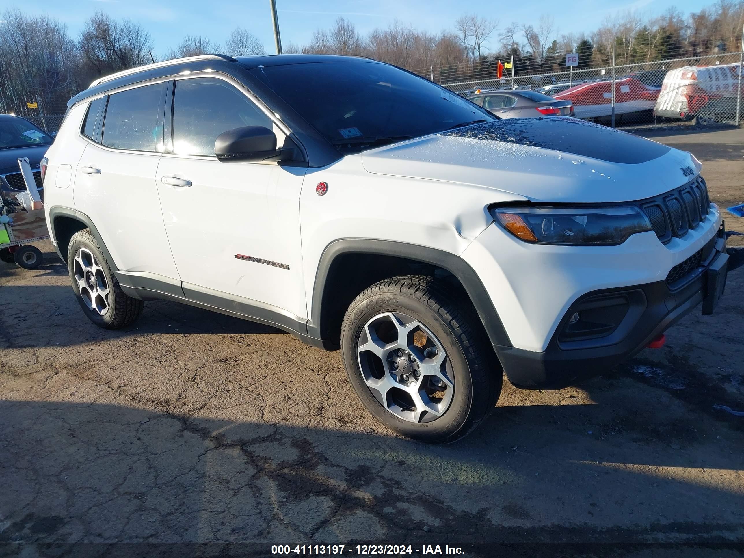 2022 Jeep Compass Trailhawk, VIN 3C4NJDDB4NT156834 — Front end