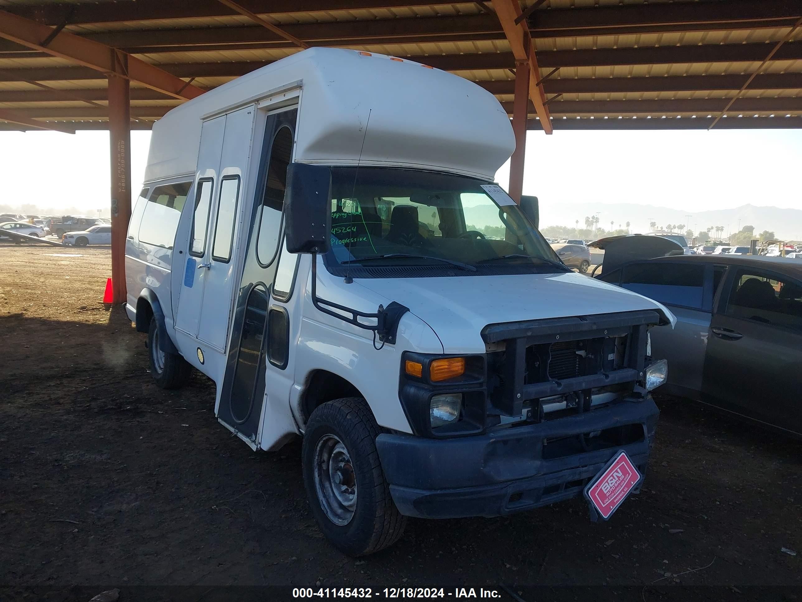 2009 Ford E-350, VIN 1FTDS34L29DA61924 — Front end