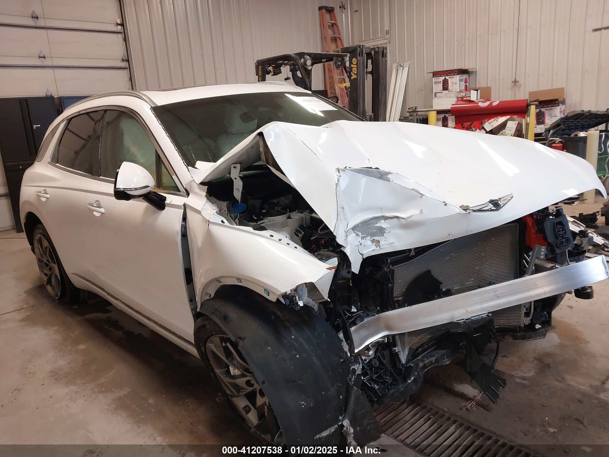 2024 Genesis GV70 Advanced, VIN 5NMMCET13RH003837 — Front end