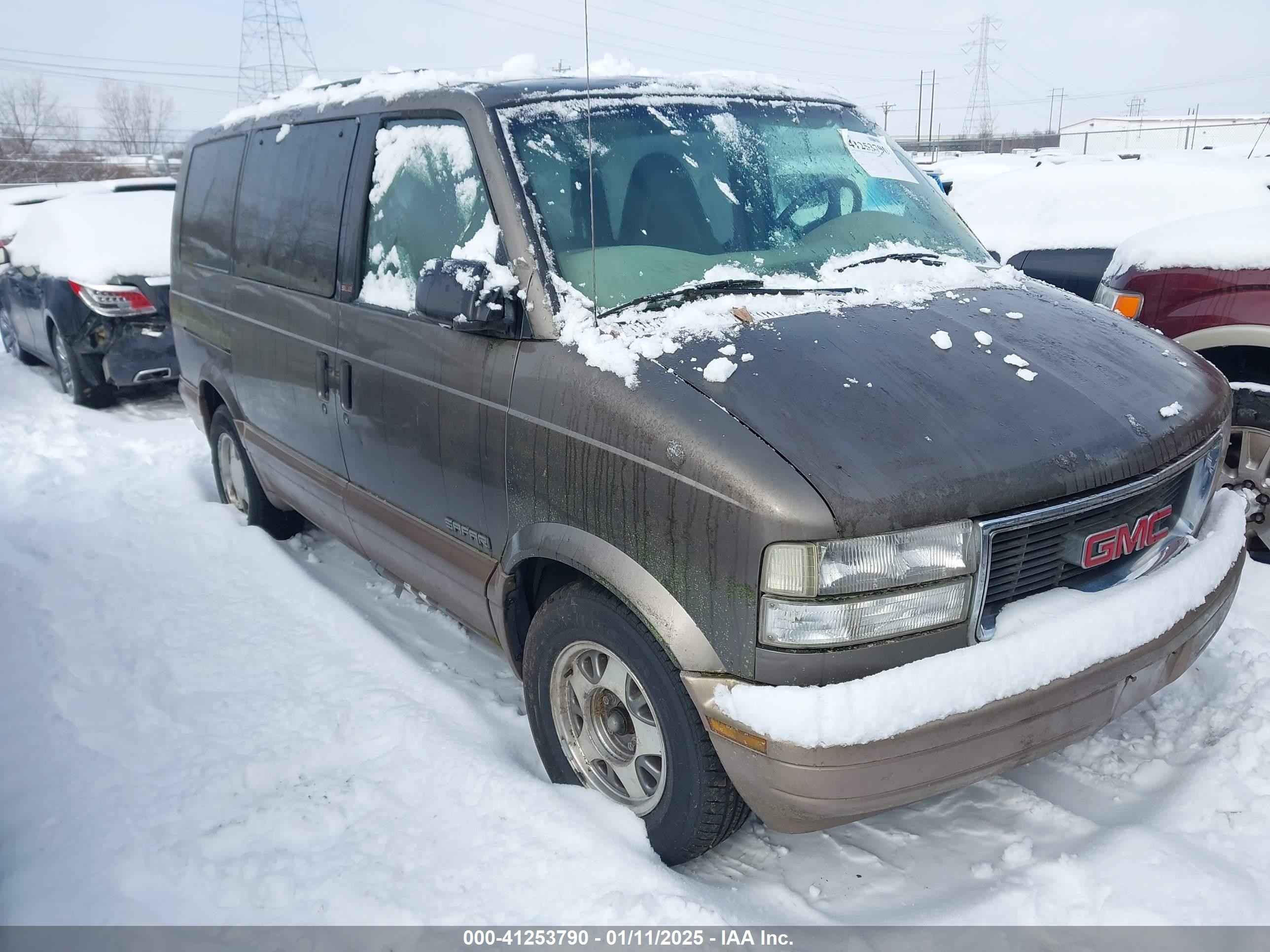 2000 GMC Safari, VIN 1GKDM19W9YB523962 — Normal wear