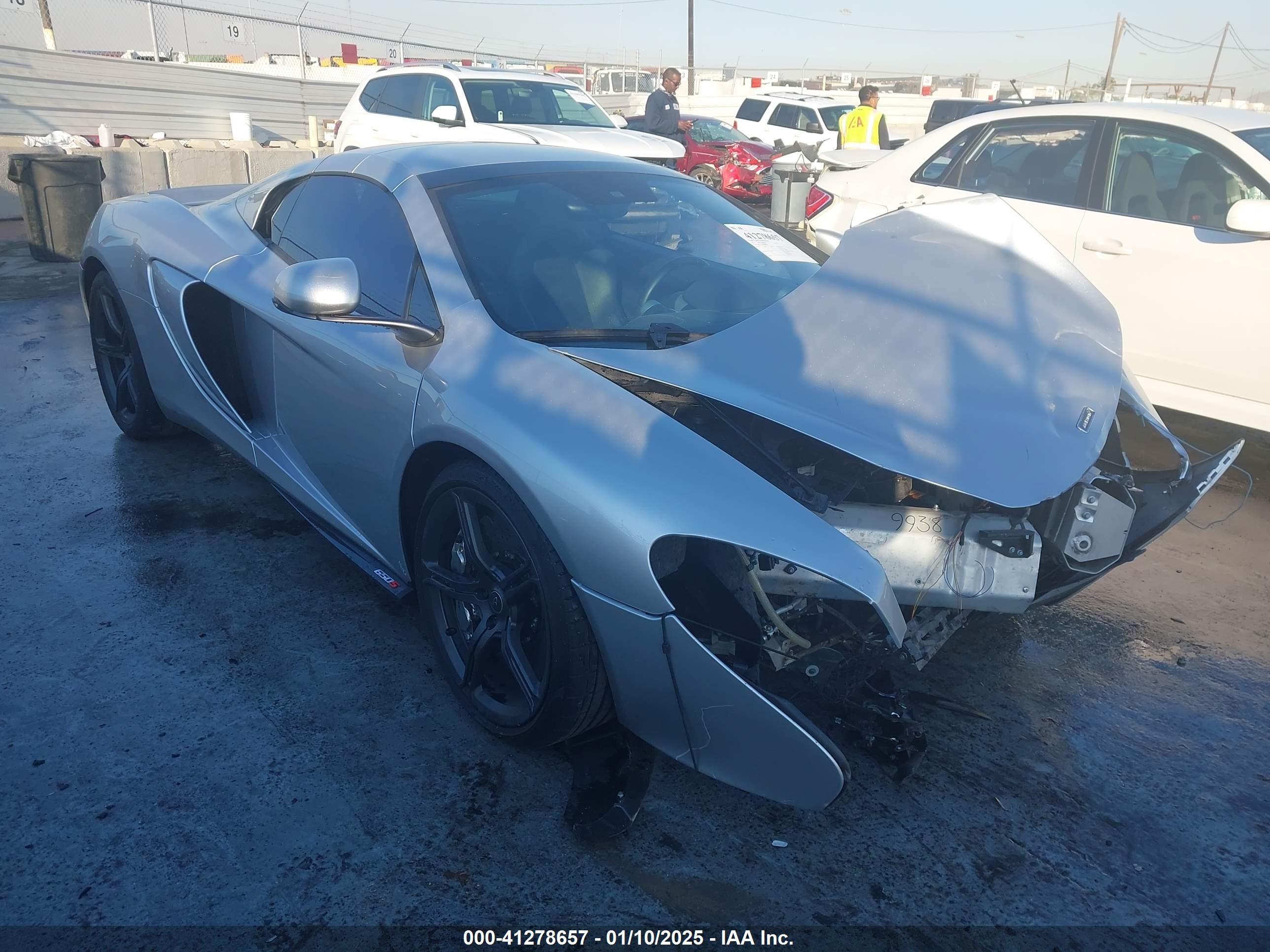 2015 McLaren 650S, VIN SBM11FAA8FW005083 — Front end