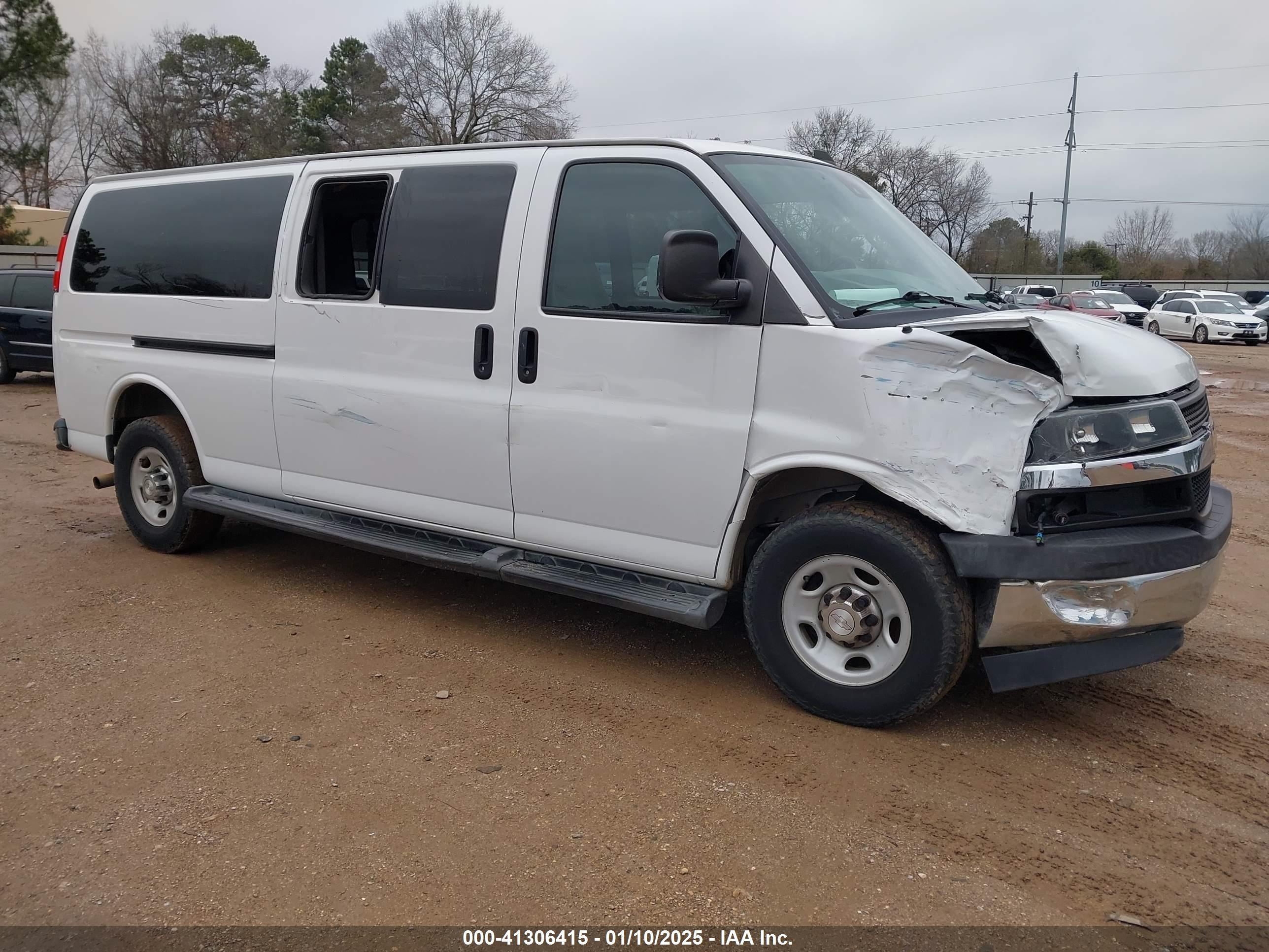 2020 Chevrolet Express Passenger LT, VIN 1GAZGPFG4L1121251 — All over