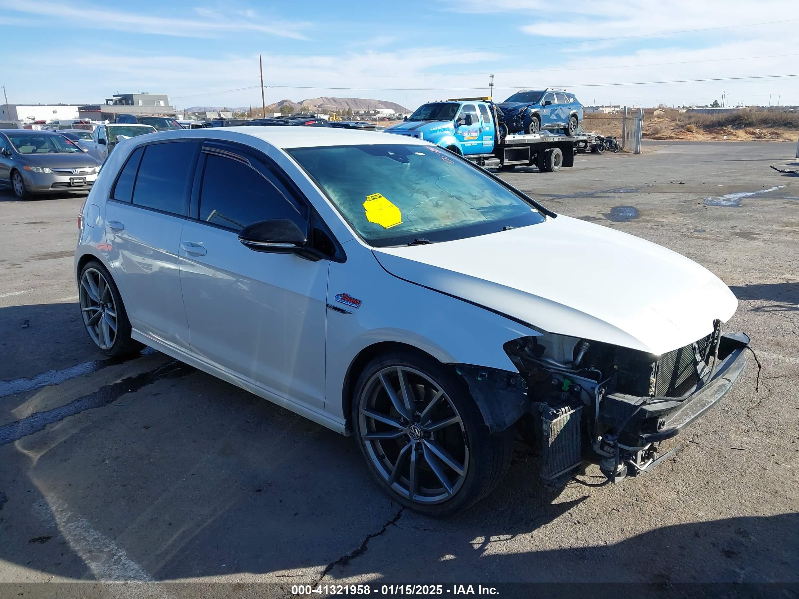 2017 Volkswagen Golf R, VIN WVWWF7AU2HW133242 — Перед