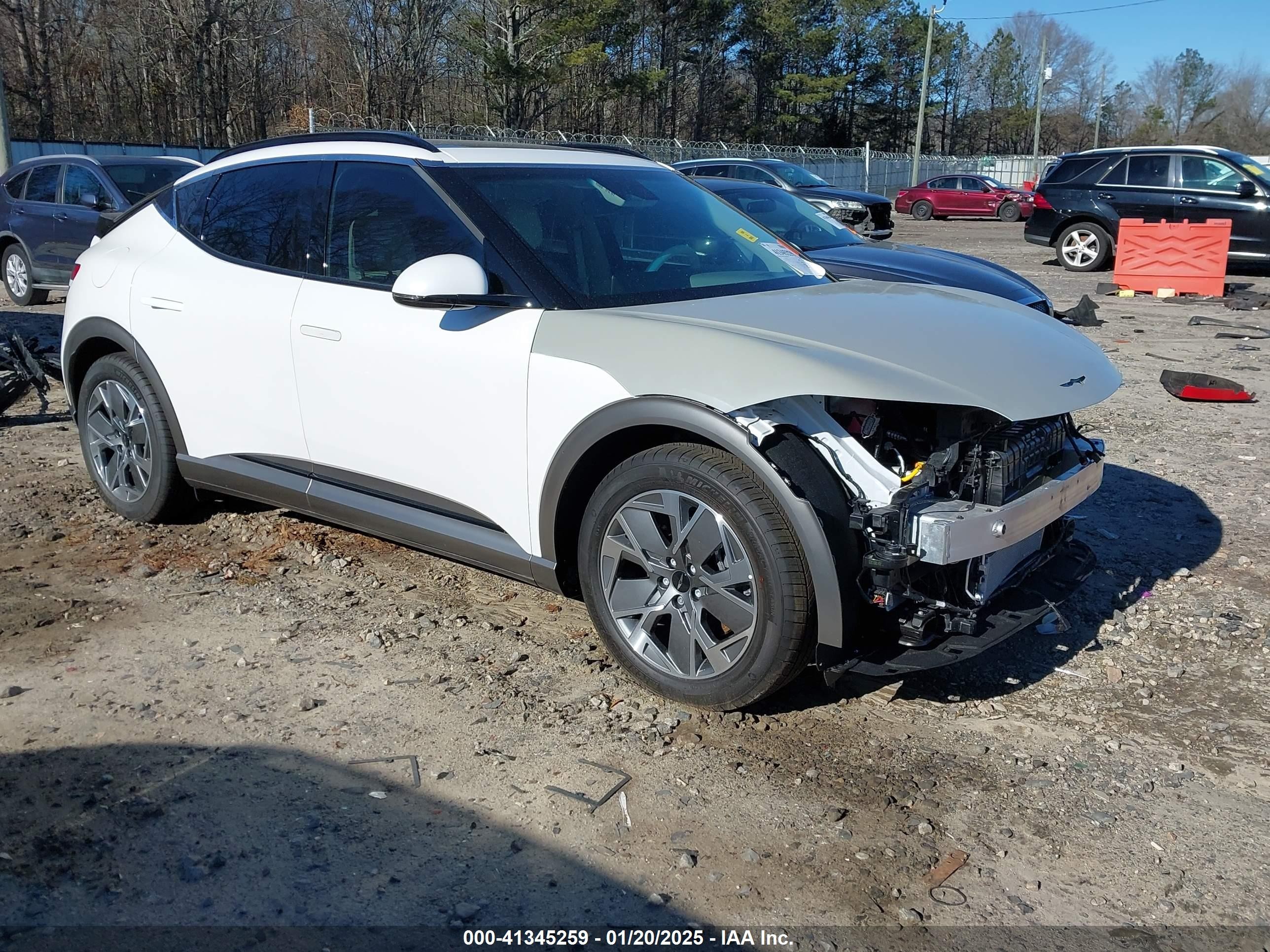 2025 Genesis GV60 Standard, VIN KMUKB4SA1SU025594 — Front end