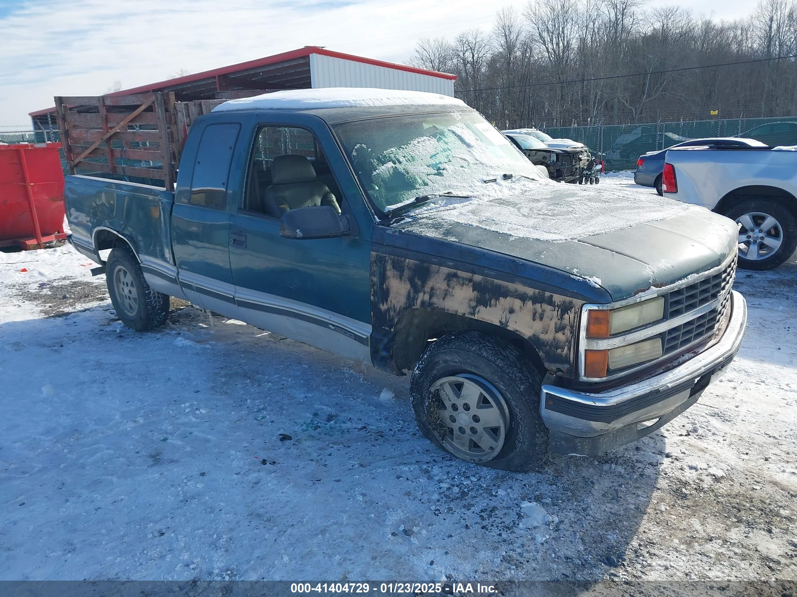 1997 Chevrolet K1500, VIN 1GCEK19S9VE148992 — Side