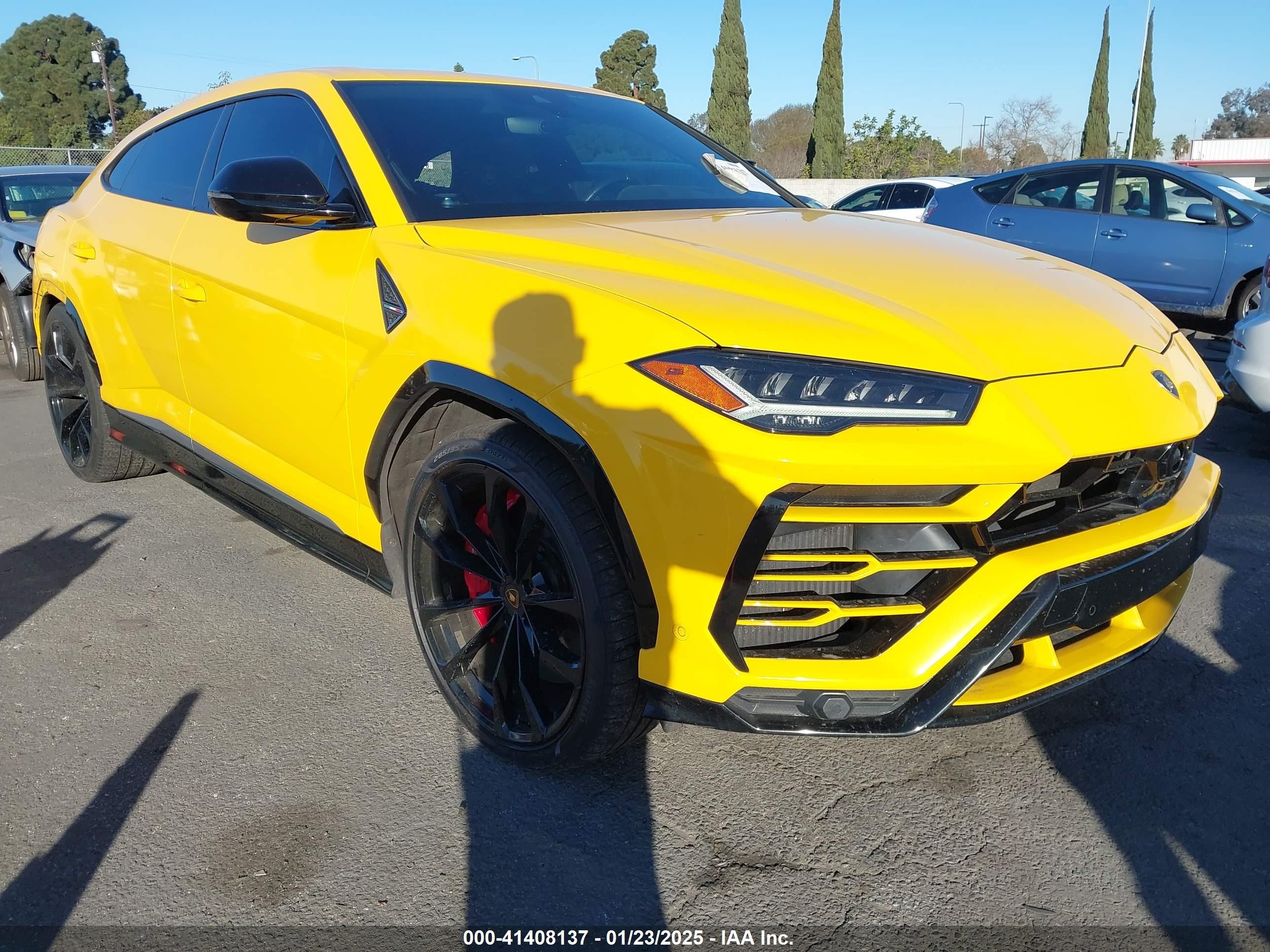2019 Lamborghini Urus, VIN ZPBUA1ZL5KLA05951 — Бок