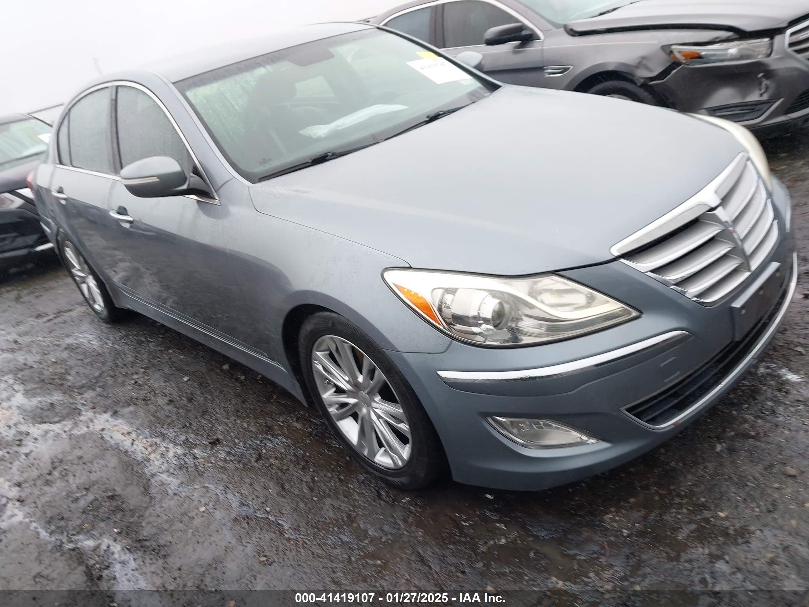 2014 Hyundai Genesis 3.8L, VIN KMHGC4DD1EU260025 — Фото с аукциона