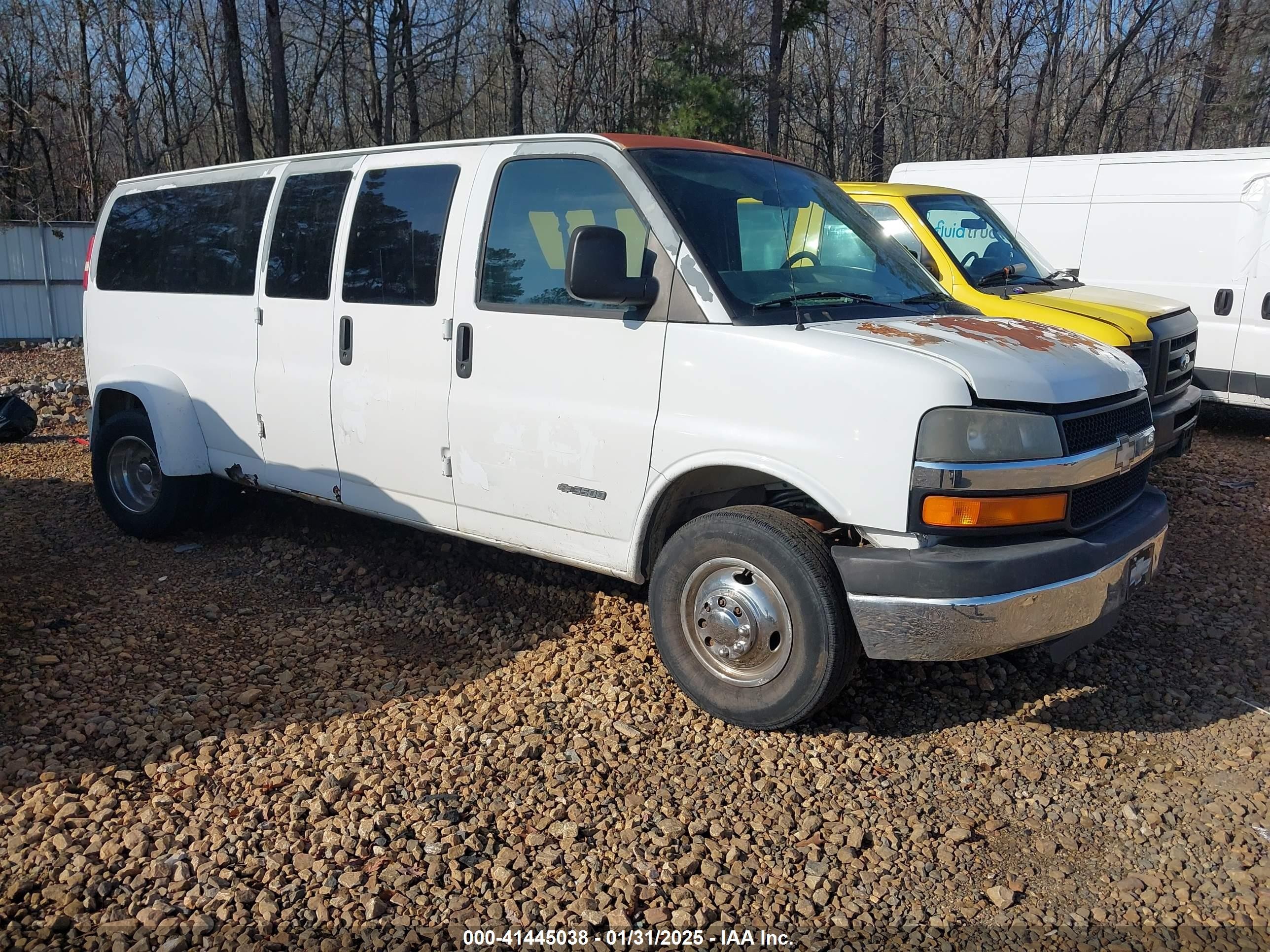 2005 Chevrolet Express Passenger, VIN 1GAHG39U851111508 — Undercarriage