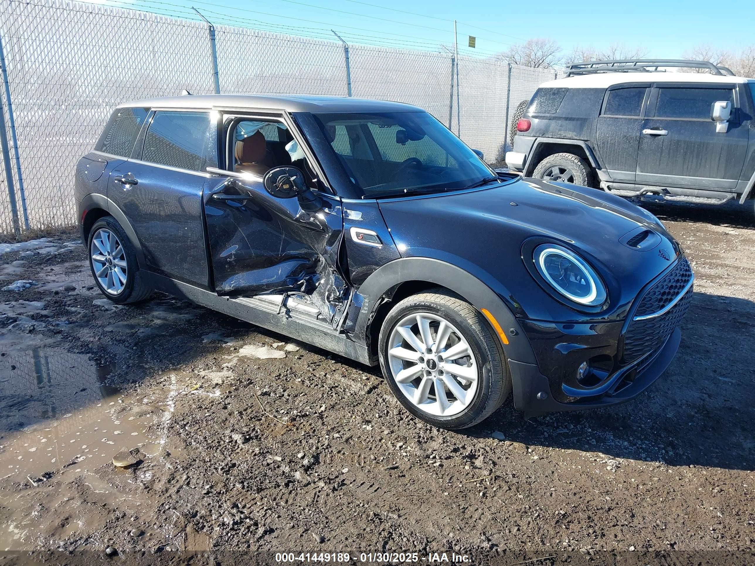 2023 MINI Clubman Cooper S, VIN WMWXJ1C04P2T52006 — Бок