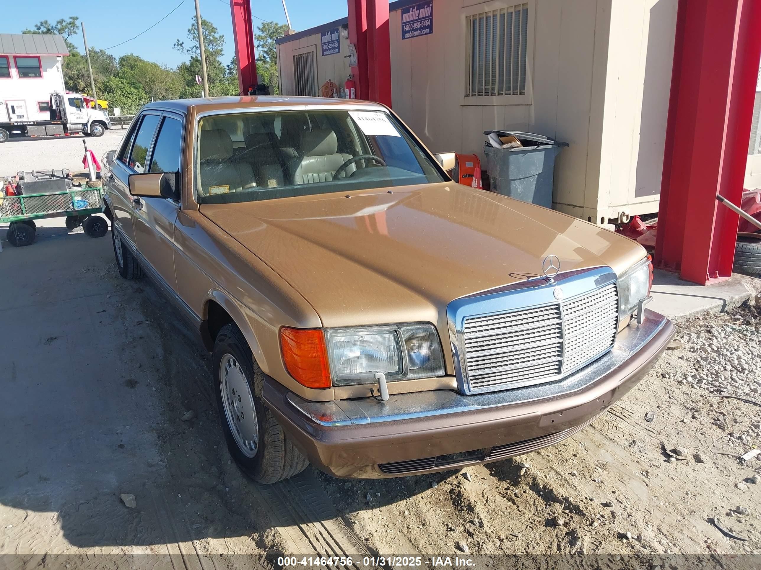 1988 Mercedes-Benz 420 SEL, VIN WDBCA35DXJA370020 — Normal wear