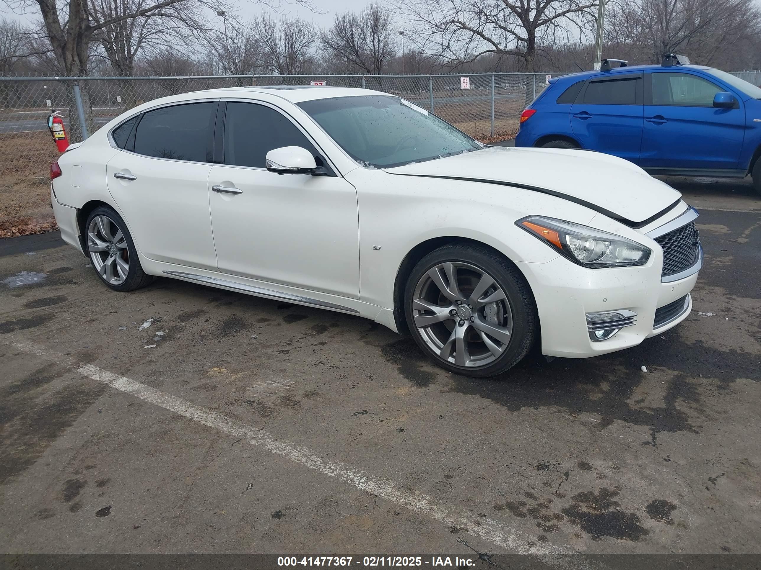 2019 Infiniti Q70 Luxe, VIN JN1BY1PP2KM685045 — Фото с аукциона