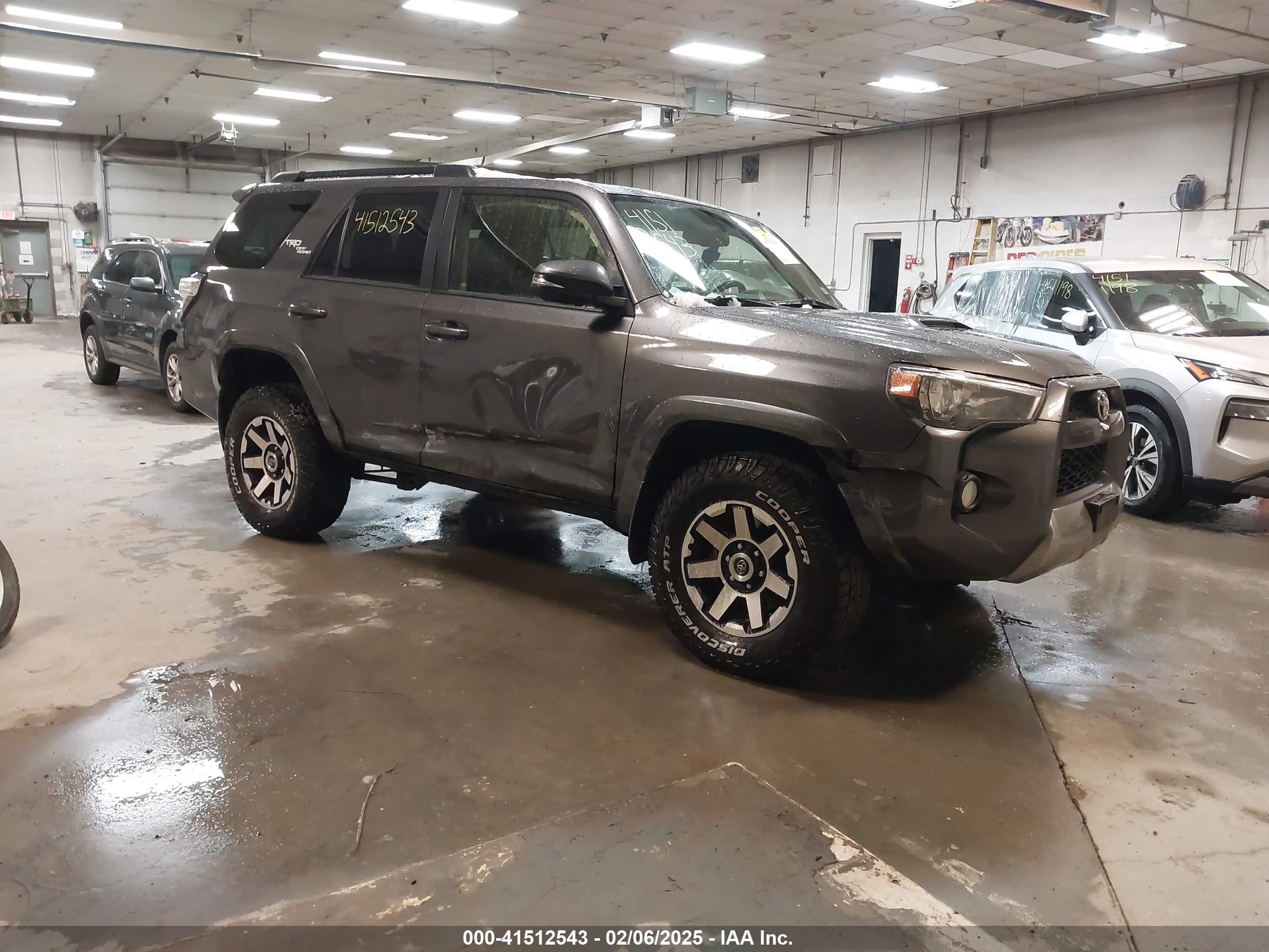 2019 Toyota 4Runner SR5, VIN JTEBU5JRXK5656263 — Side