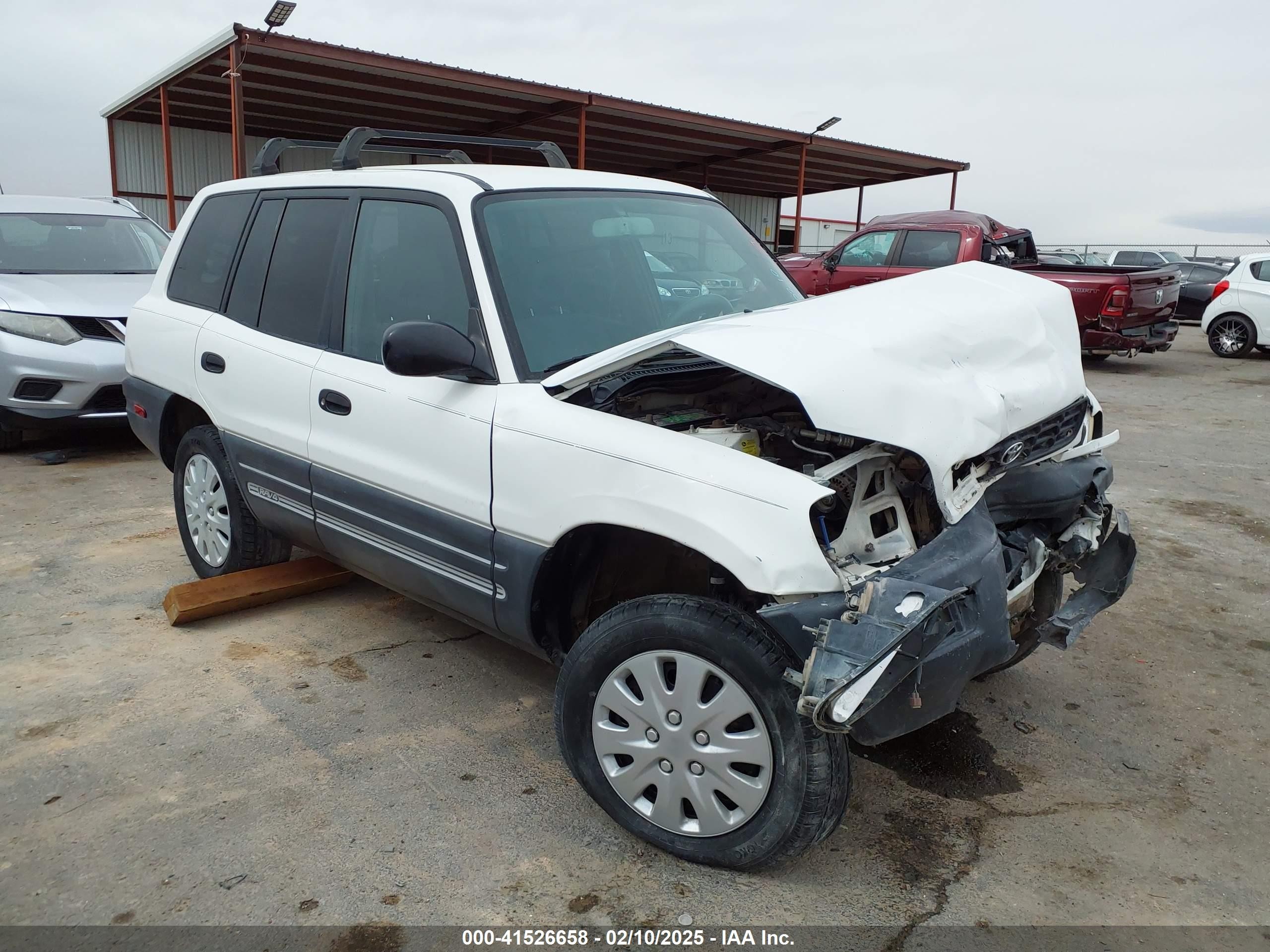 1998 Toyota RAV4, VIN JT3HP10V4W0168768 — Front end