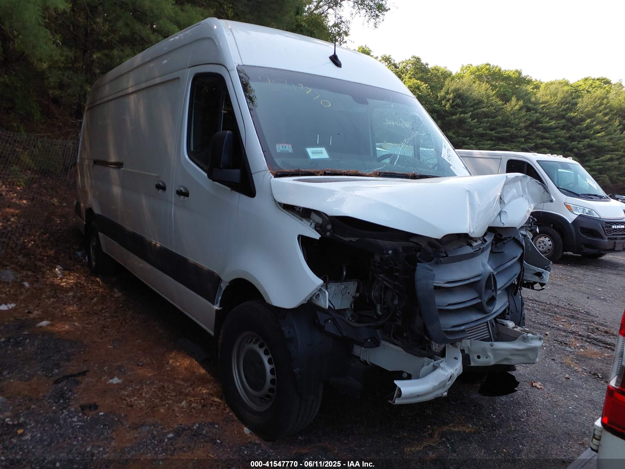 2022 Mercedes-Benz Sprinter Cargo, VIN W1Y40CHY7NT096126 — Front end