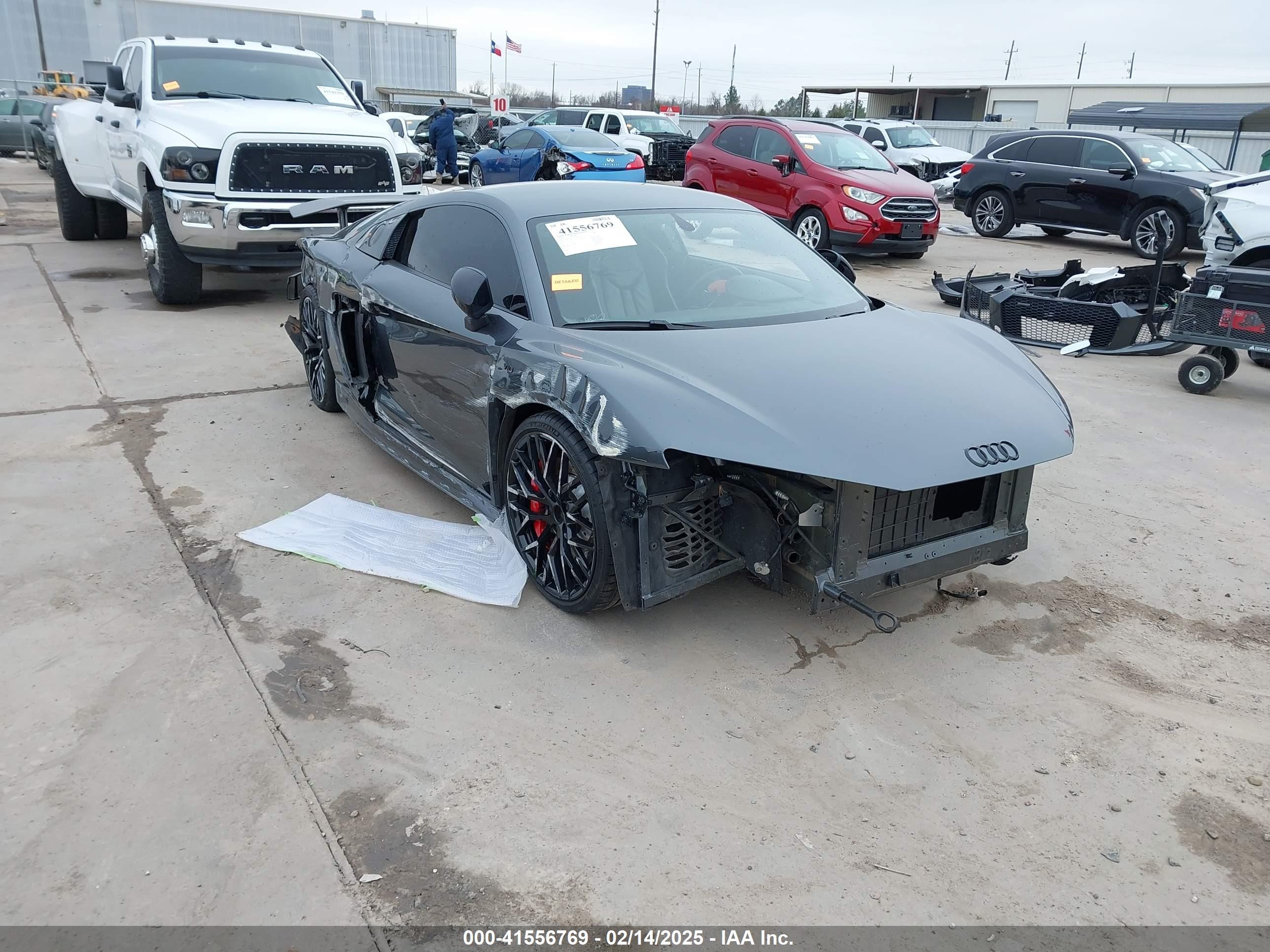 2018 Audi R8 V10, VIN WUABAAFX7J7902446 — Фото с аукциона