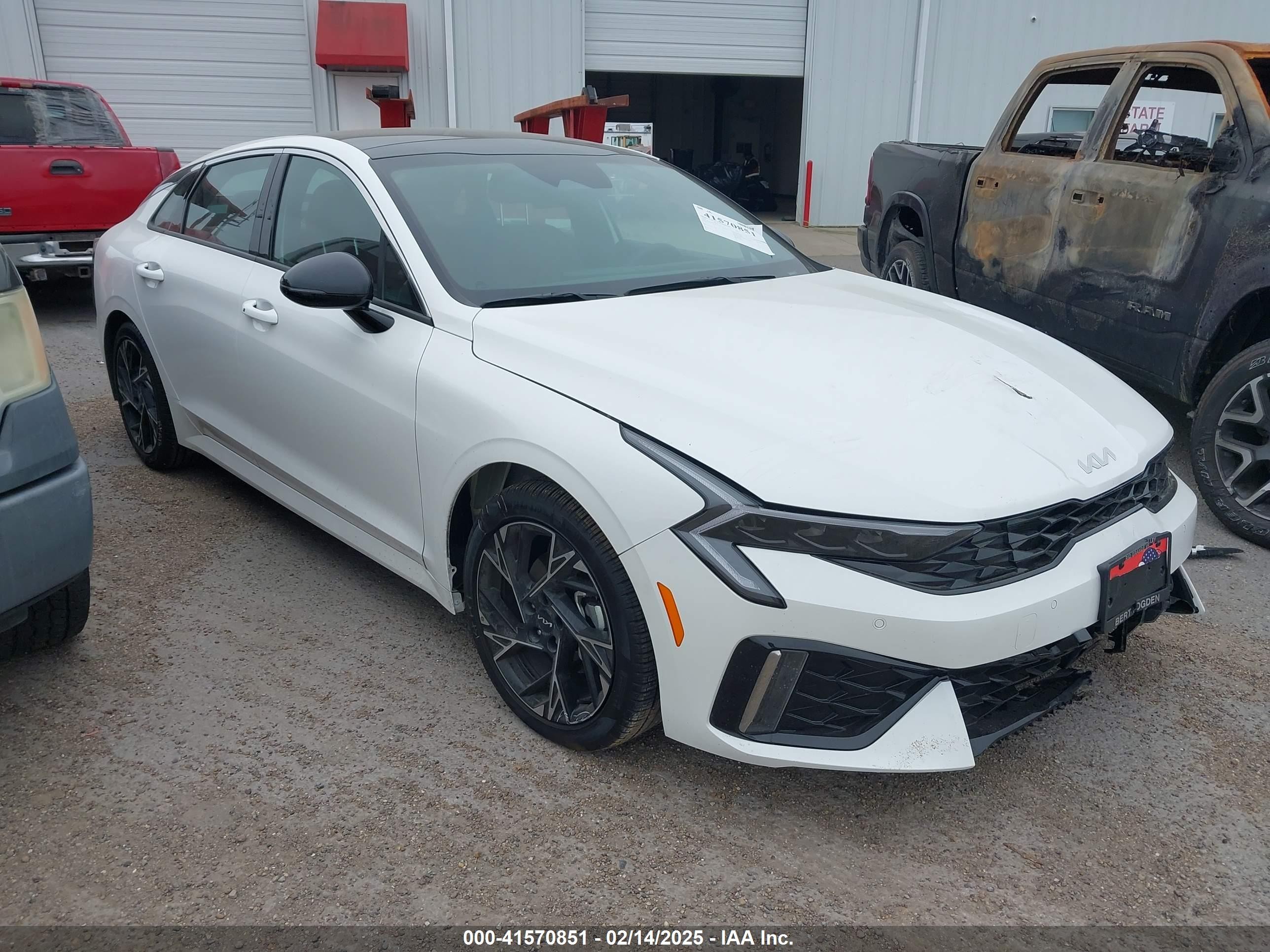 2025 Kia K5 GT-Line, VIN KNAG64J72S5305308 — Front end
