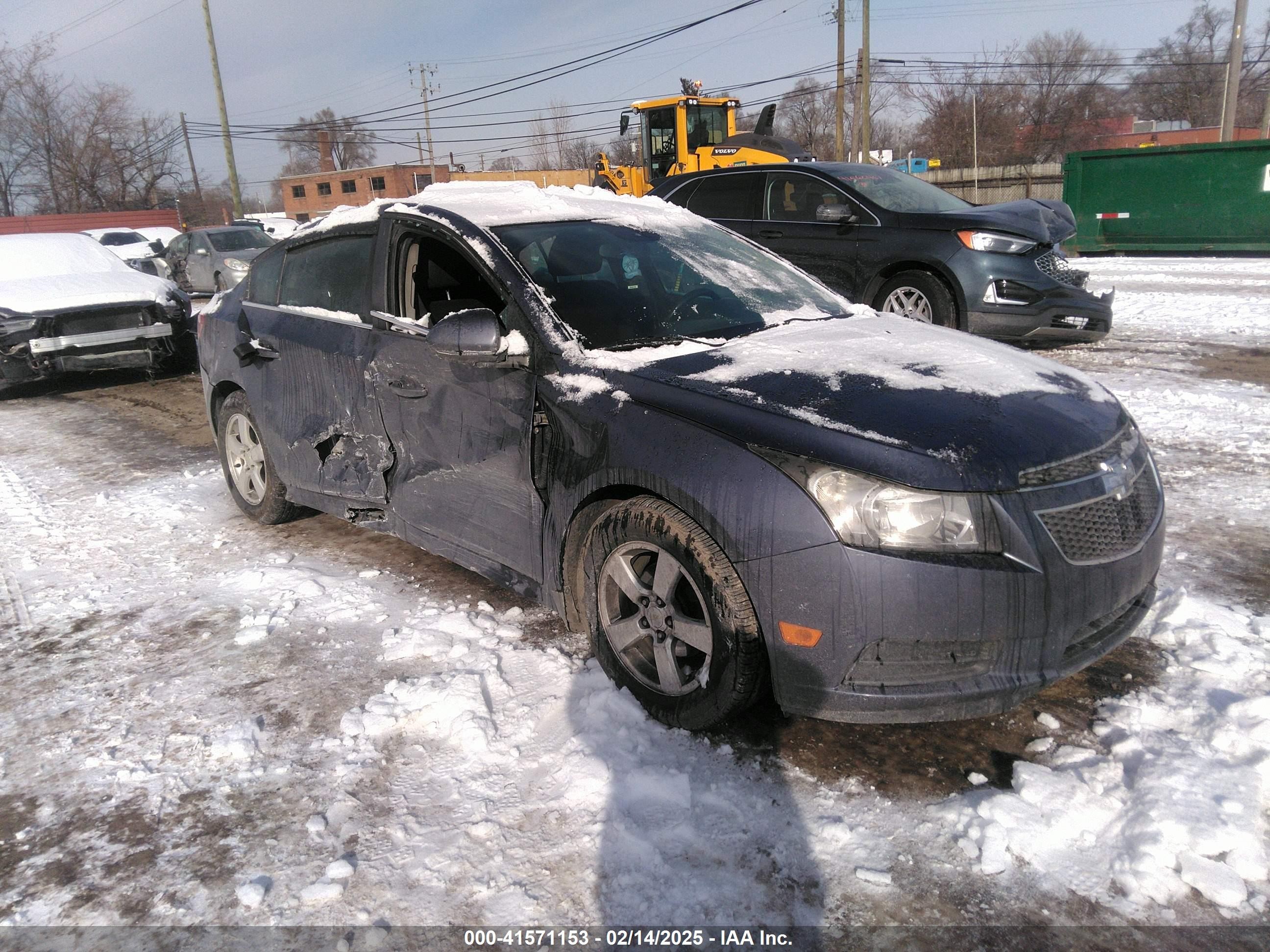2014 Chevrolet Cruze 1LT, VIN 1G1PC5SB7E7182739 — Side