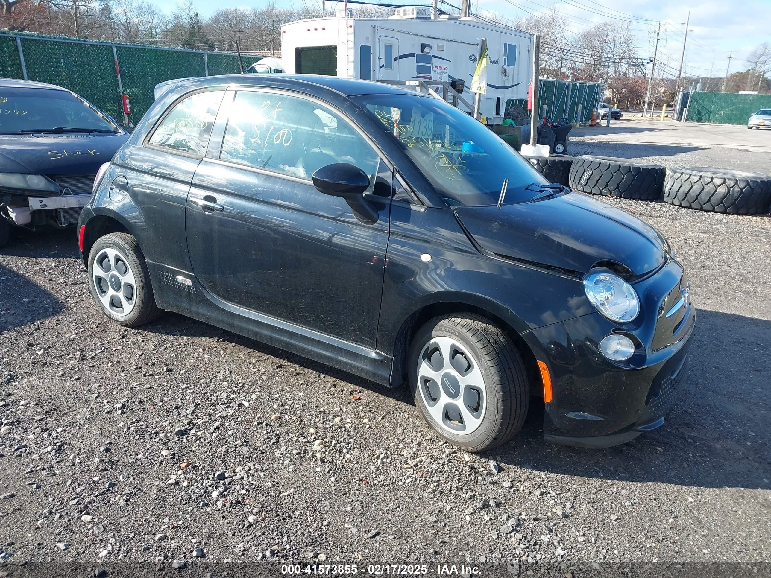 2015 FIAT 500e, VIN 3C3CFFGE6FT555471 — Front end